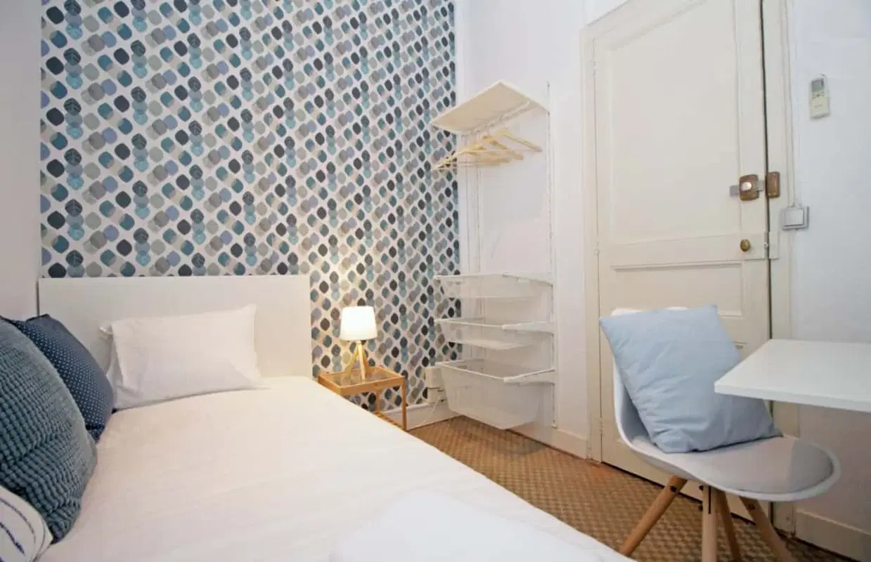 SPC 8012, Barcelona – #162298: Room in a 8 Bed 3 Bath (Carrer Gran De Gràcia)