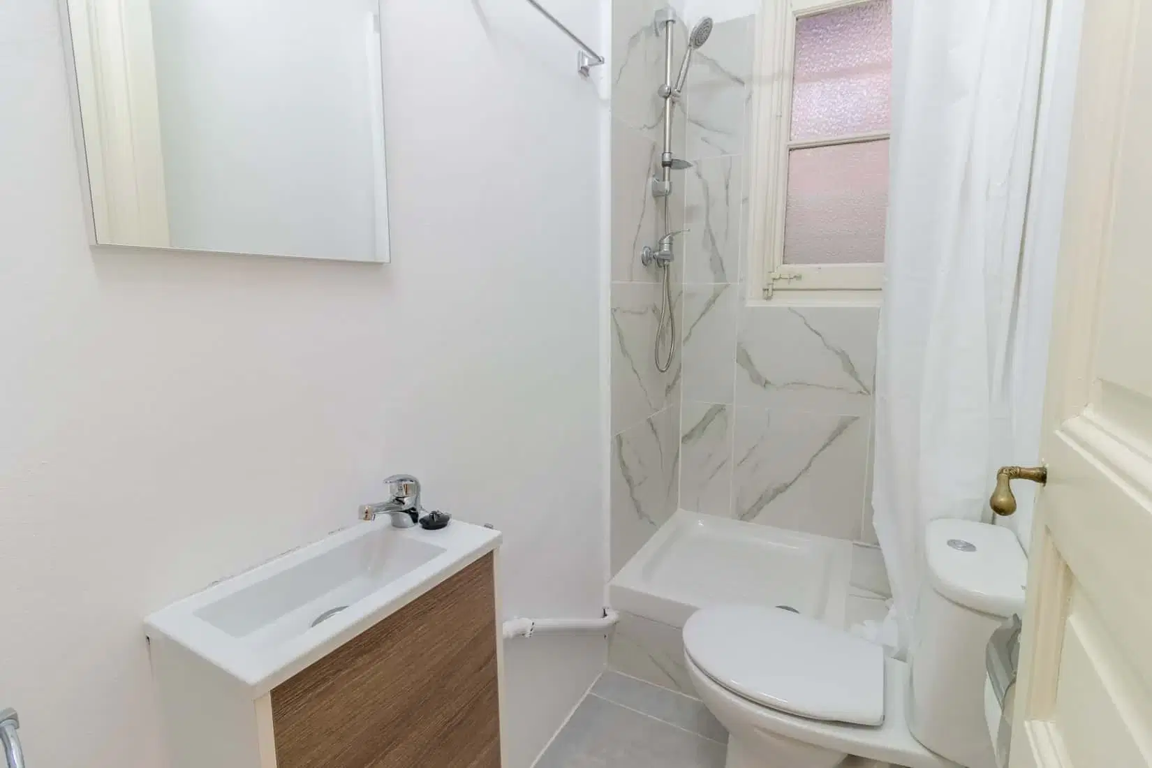 SPC 8012, Barcelona – #161902: Room in a 9 Bed 5 Bath (Carrer Gran De Gràcia)