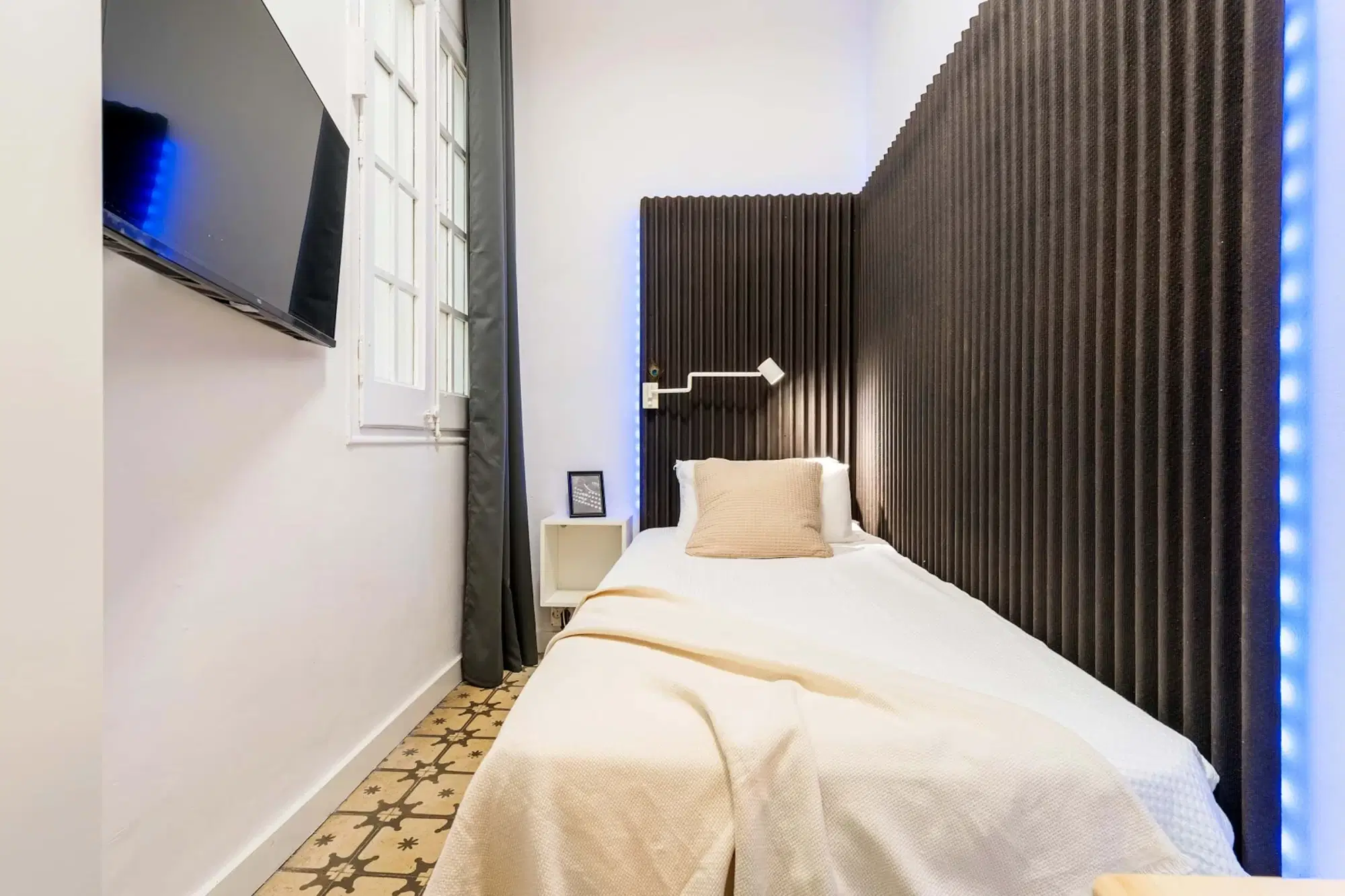 SPC 8013, Barcelona – #87104: Room in 5 Bedroom 2 Bathroom (Gran via De Les Corts Catalanes)