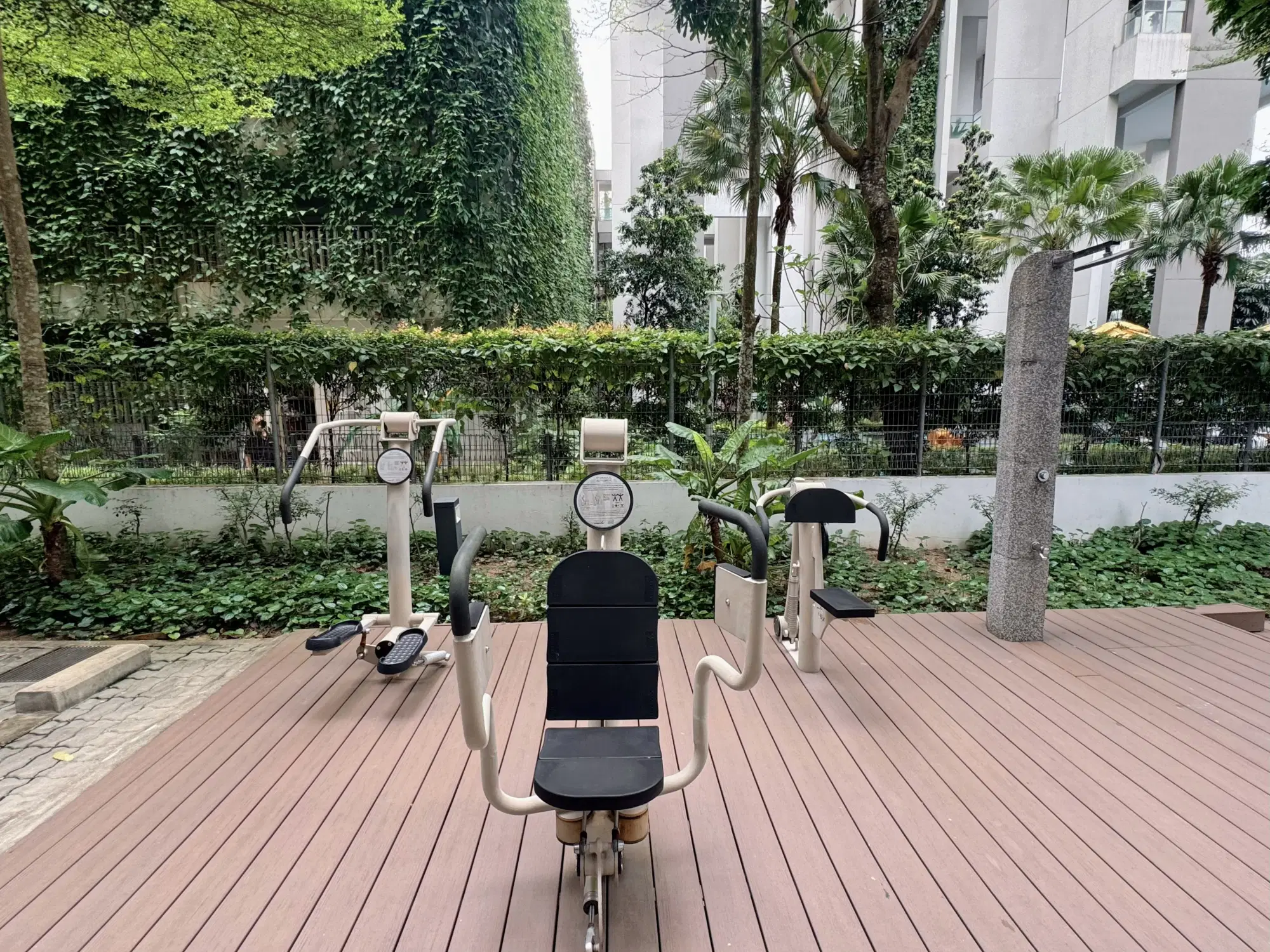 Singroost Singapore Novena, Novena – Exterior