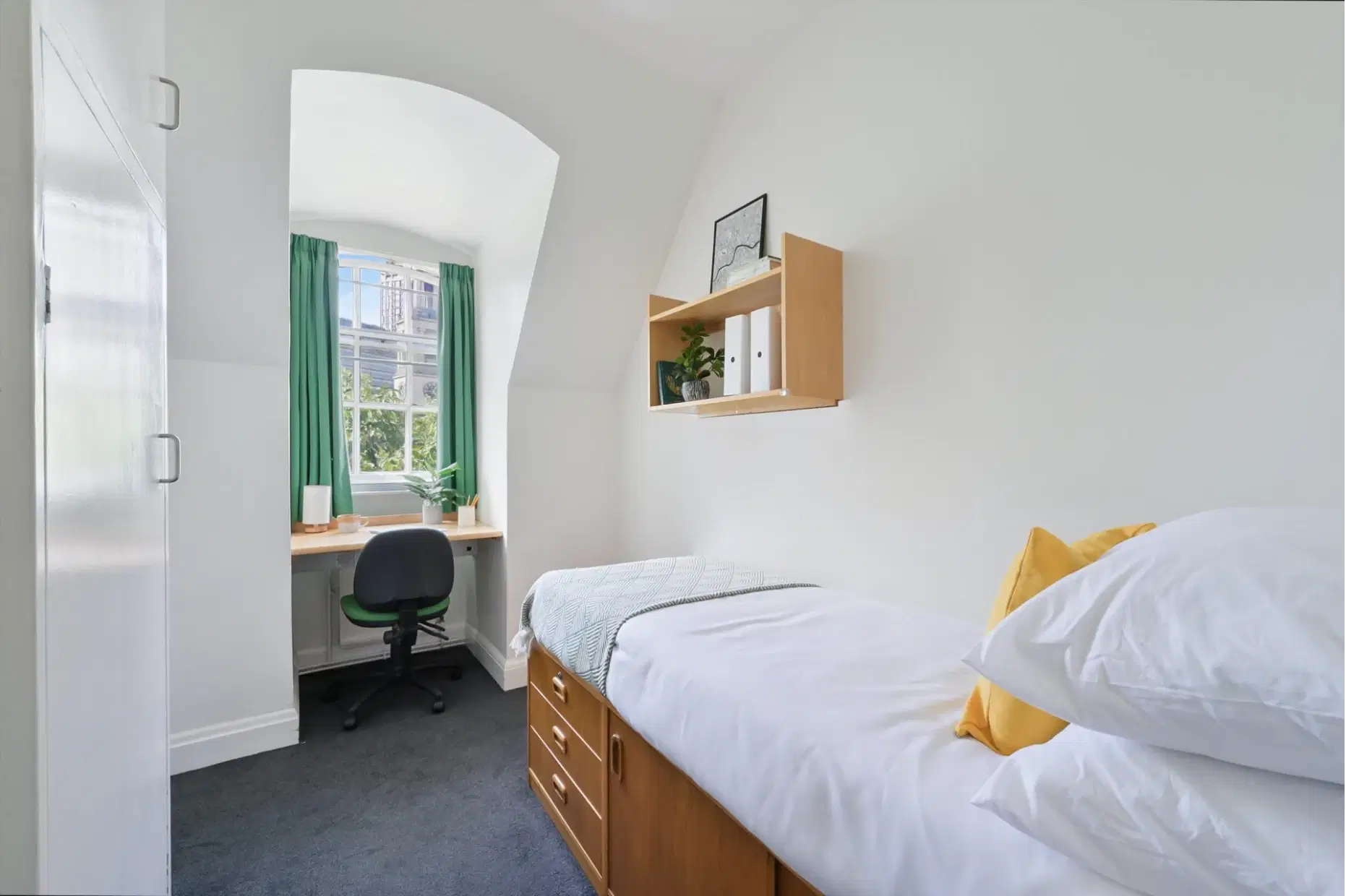 AXO Waterloo, London – Bronze Ensuite (Low Fl)