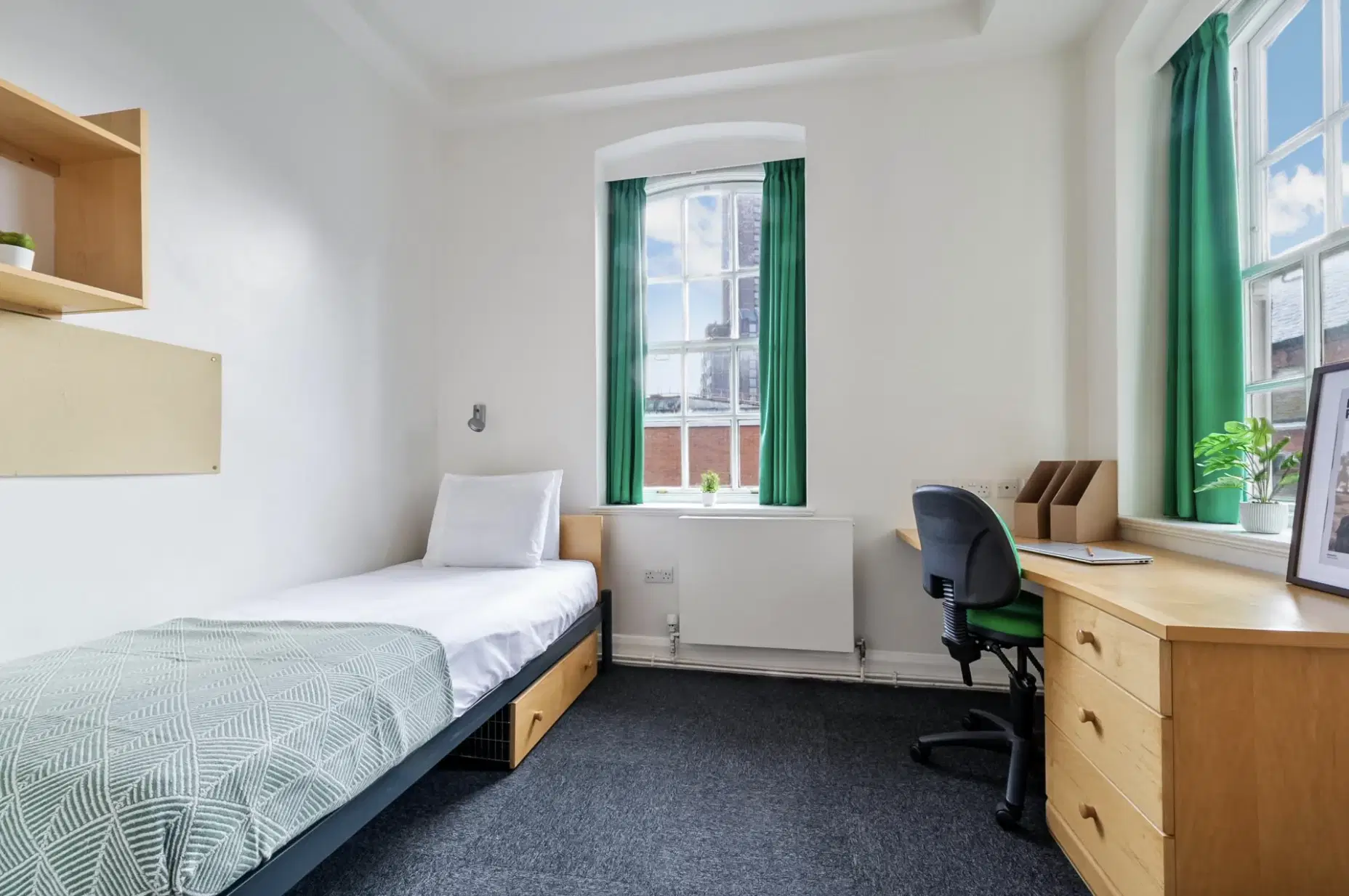 AXO Waterloo, London – Silver Ensuite (Mid Fl)