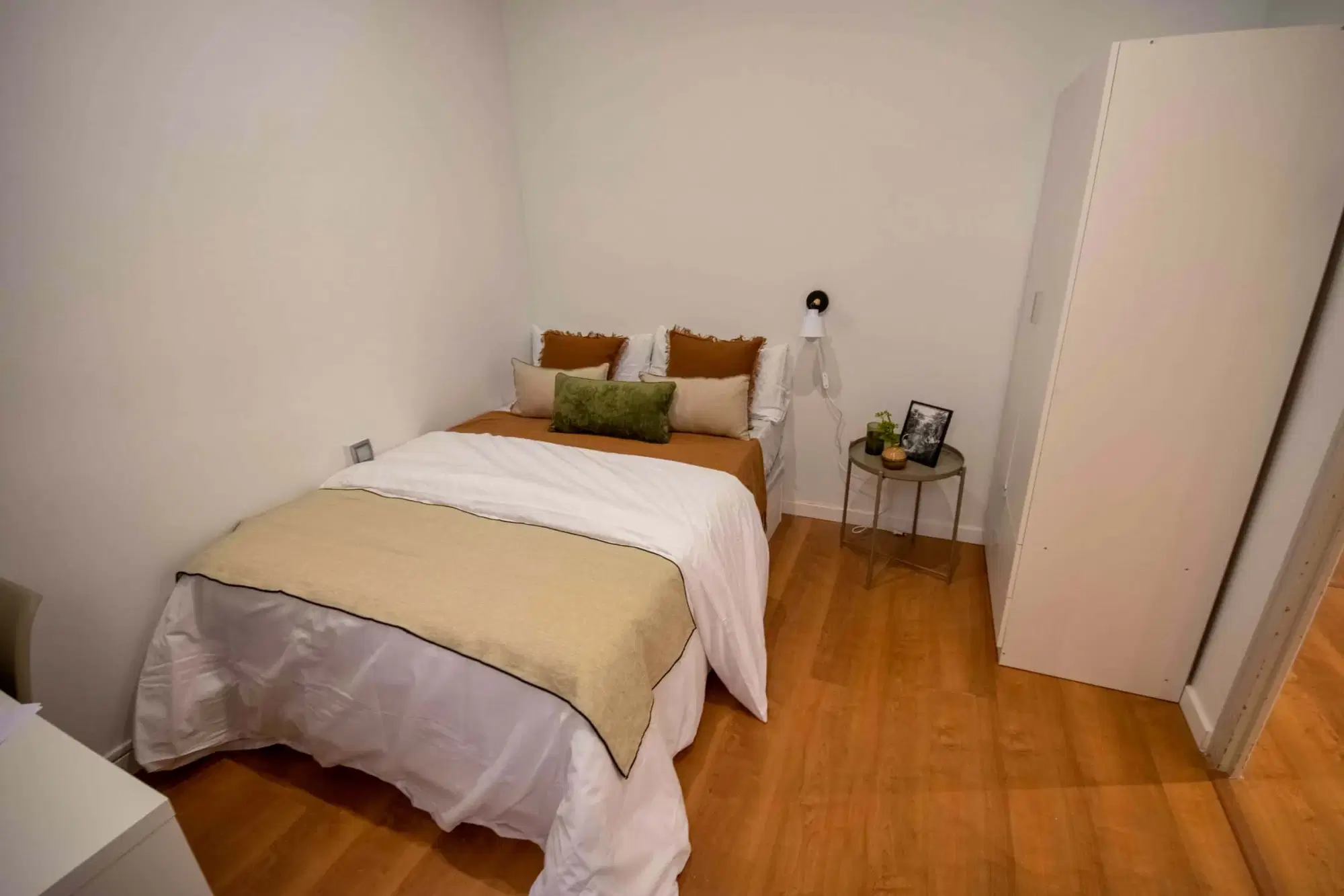SPC 8006, Barcelona – #120010: Room in 6 Bedroom 2 Bathroom (Carrer De Balmes)
