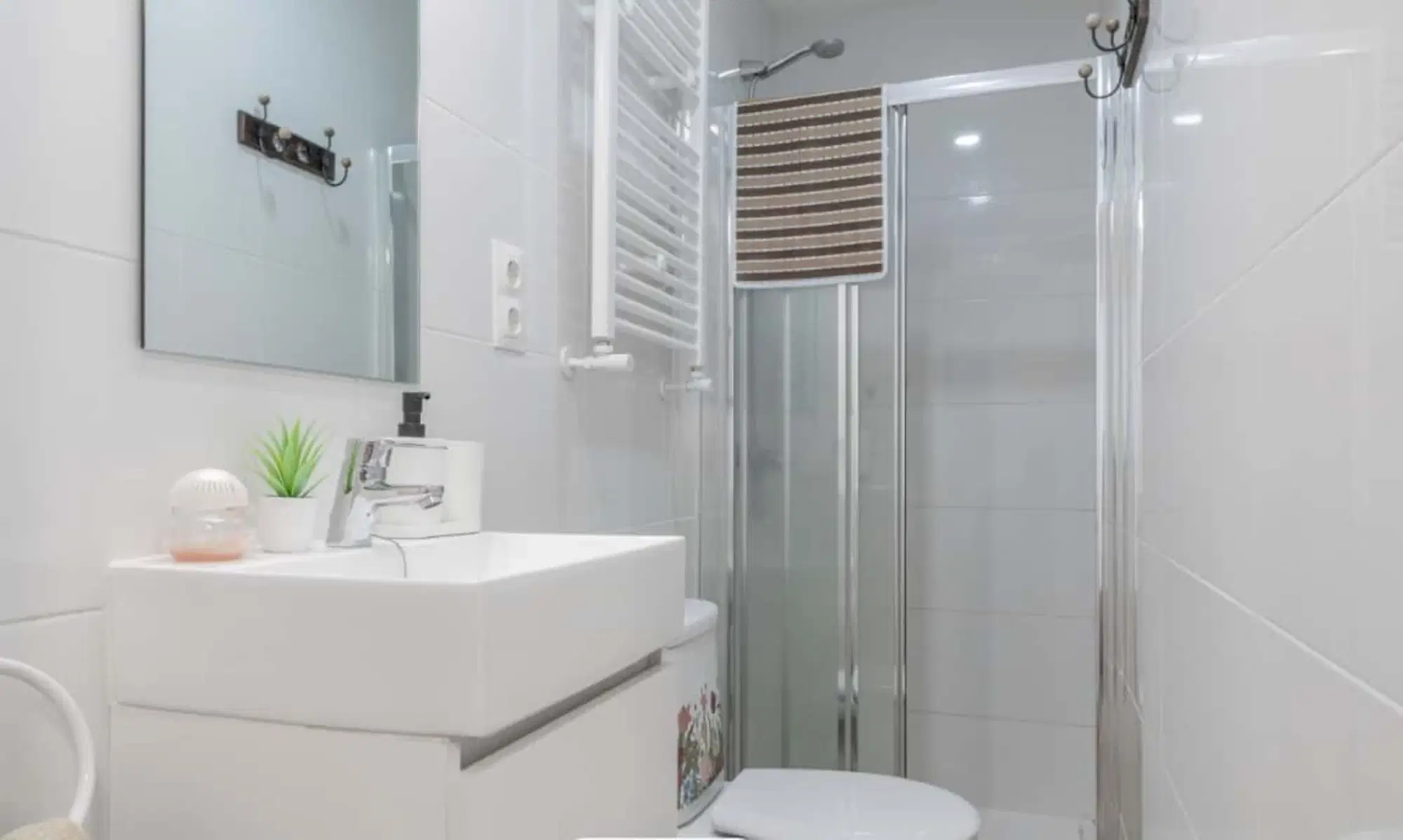 SPC 28039, Madrid – #193674: Room in 5 Bedrooms 2 Bathrooms (Avenida Del Santo Ángel De La Guarda)