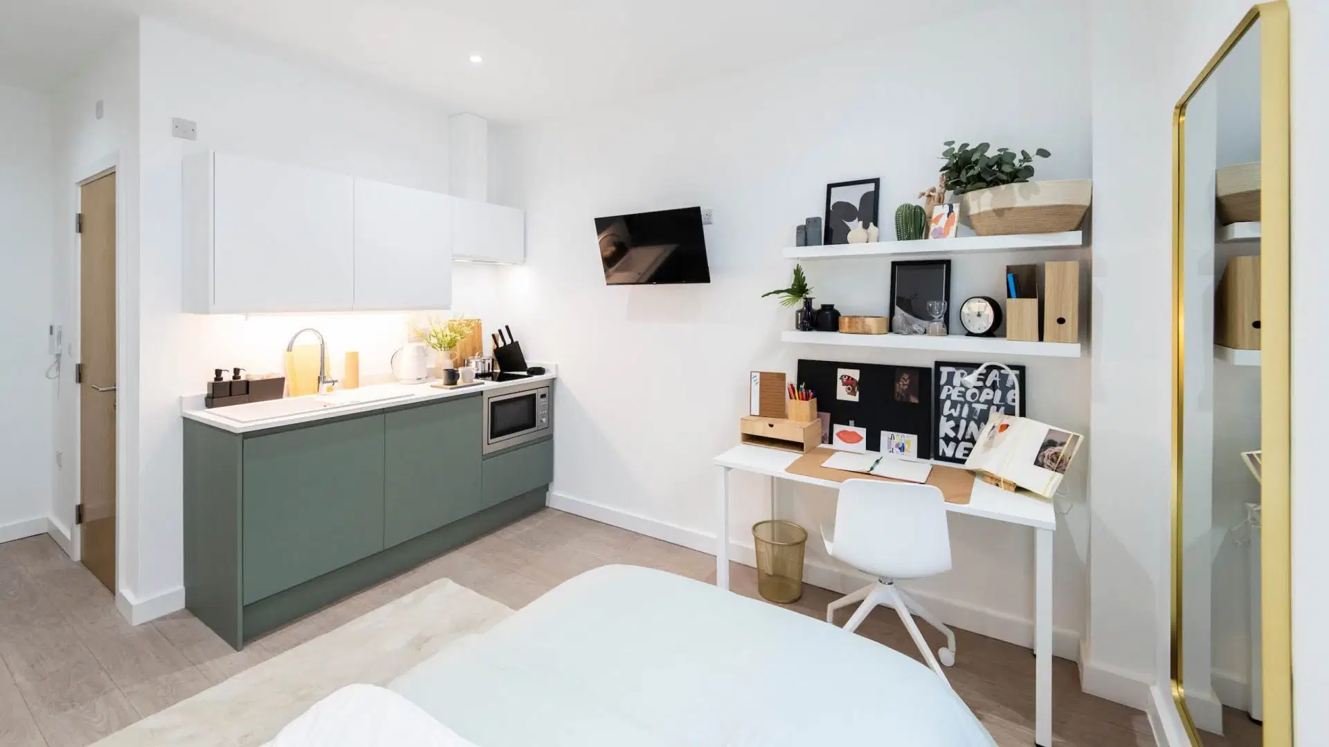 Aire, Stoke-on-Trent – Standard Studio