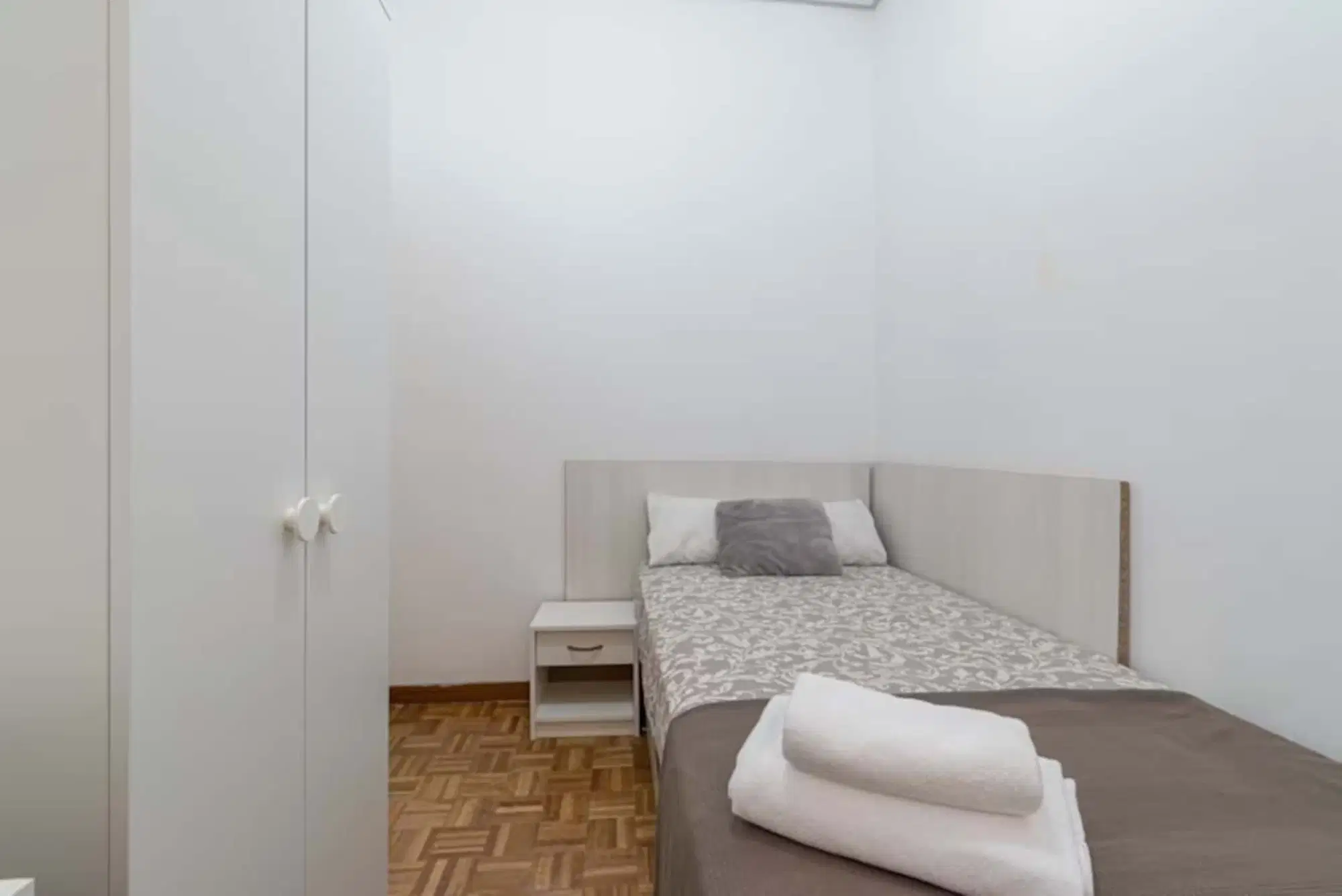 SPC 28006, Madrid – #120800: Room in 6 Bedroom 2 Bathroom (Calle De José Ortega Y Gasset)