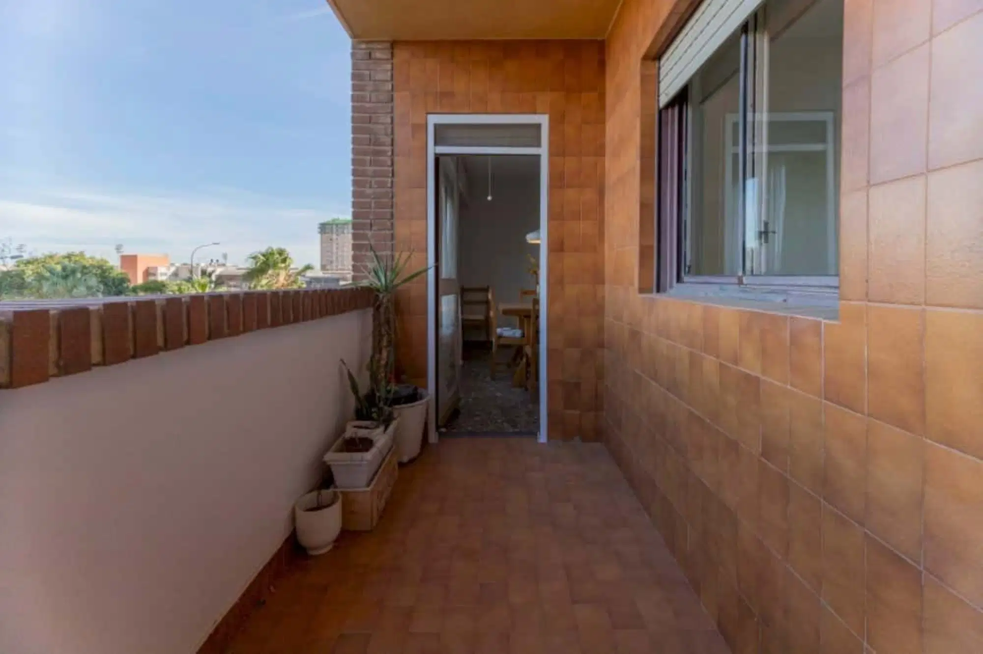 SPC 46022, Valencia – Exterior
