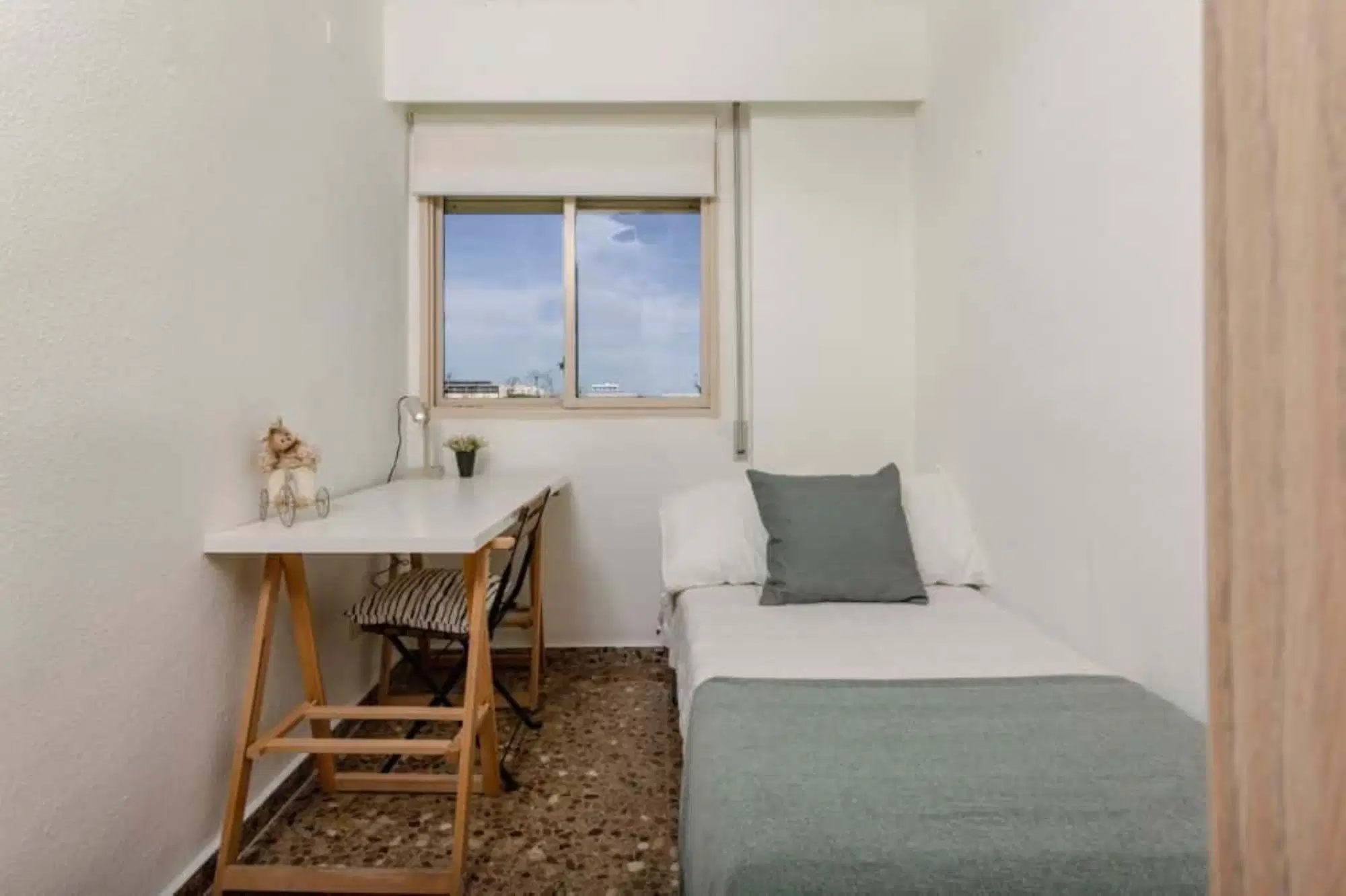 SPC 46022, Valencia – #180401: Room in 4 Bedroom 2 Bathroom (Carrer Del Serpis)