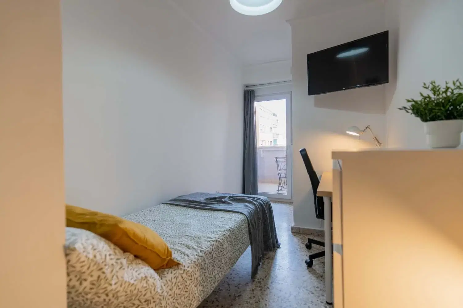SPC 46022, Valencia – #173940: Room in 6 Bedroom 2 Bathroom (Avinguda De Blasco Ibáñez)