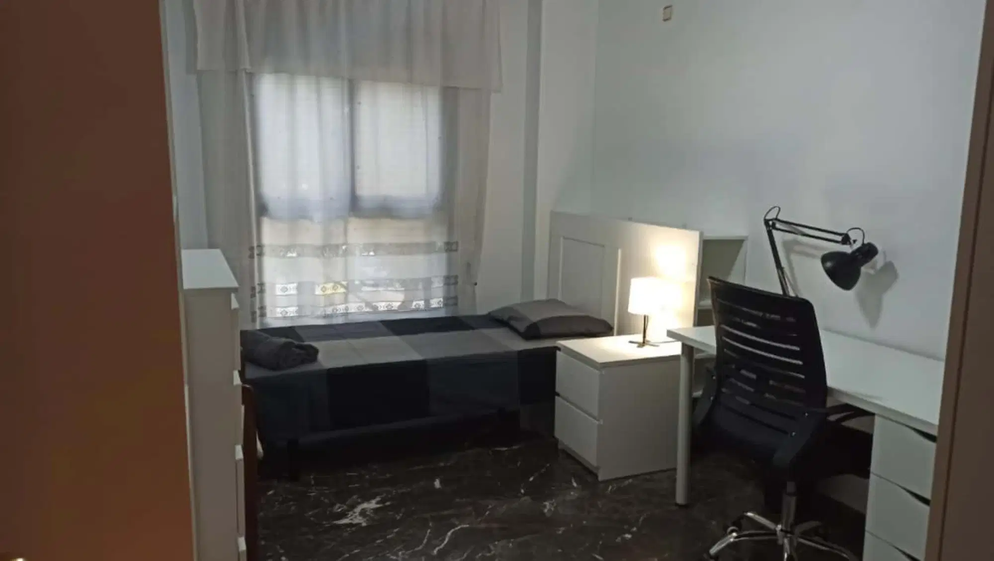 SPC 46007, Valencia – #82627: Room in 4 Bedroom 2 Bathroom (Carrer De Fontanars Dels Alforins)