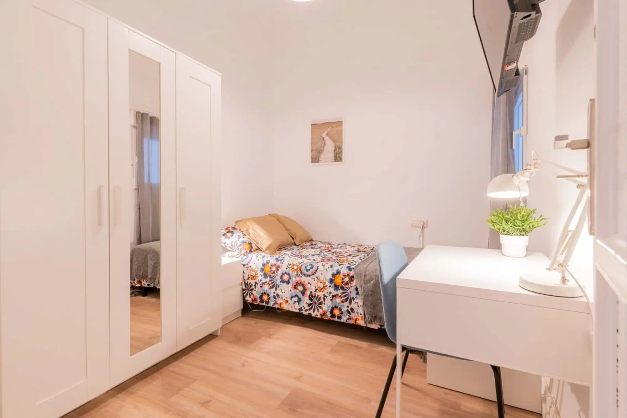 SPC 46007, Valencia – #166300: Room in 8 Bedroom 2 Bathroom (Carrer D'honorat Juan)