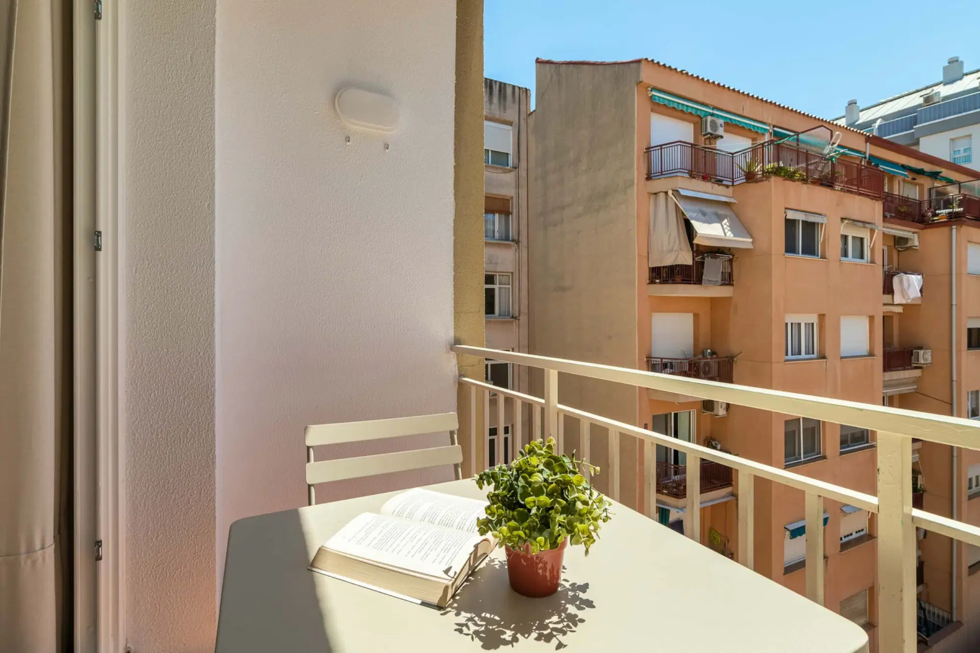 SPC 8028, Barcelona – Exterior