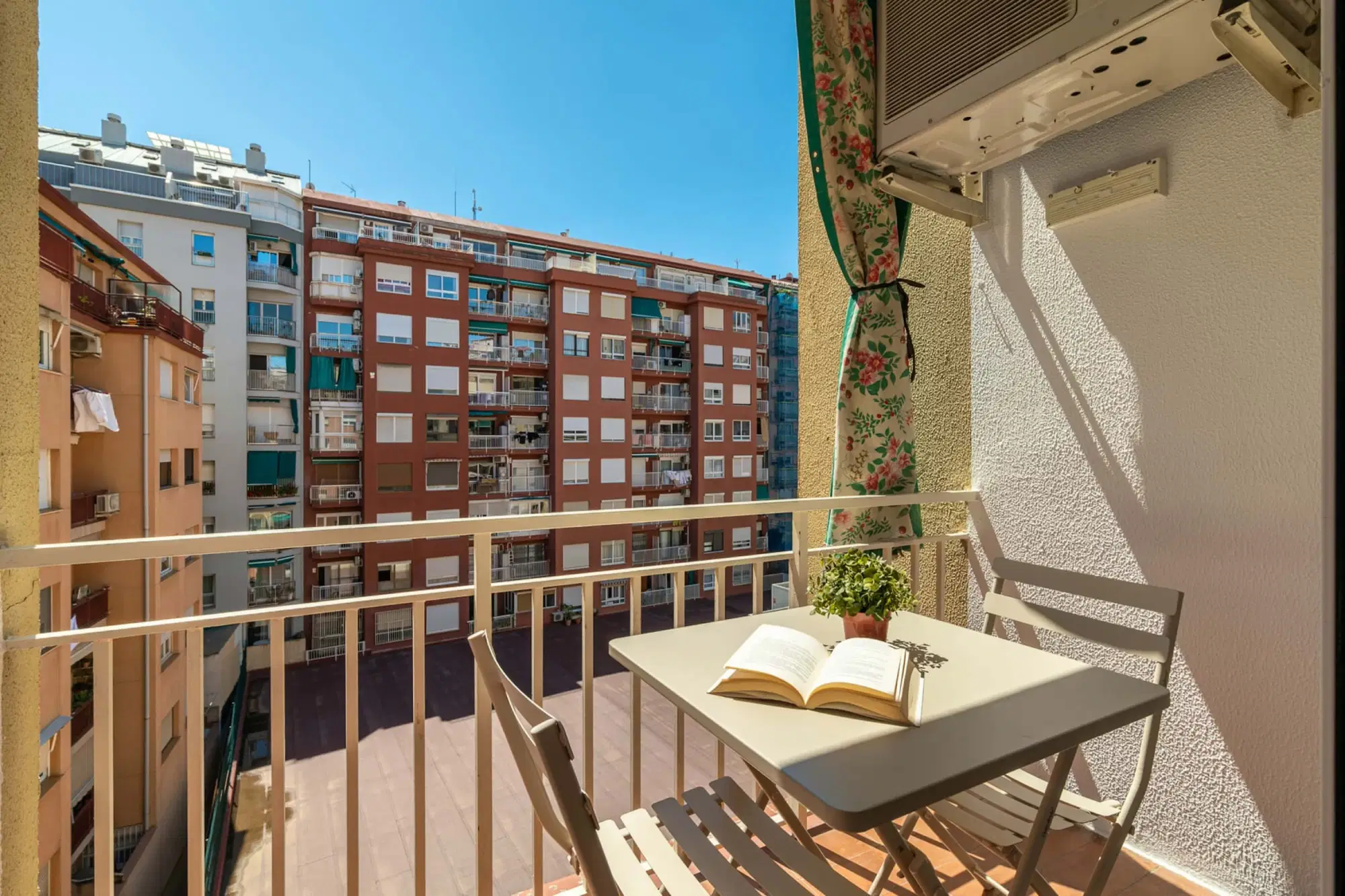 SPC 8028, Barcelona – Exterior