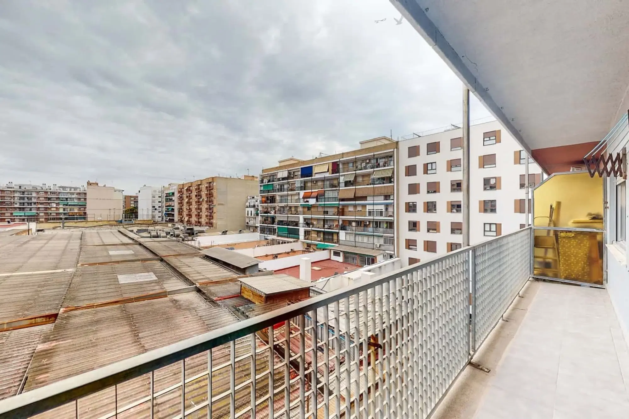 SPC 46021, Valencia – Exterior