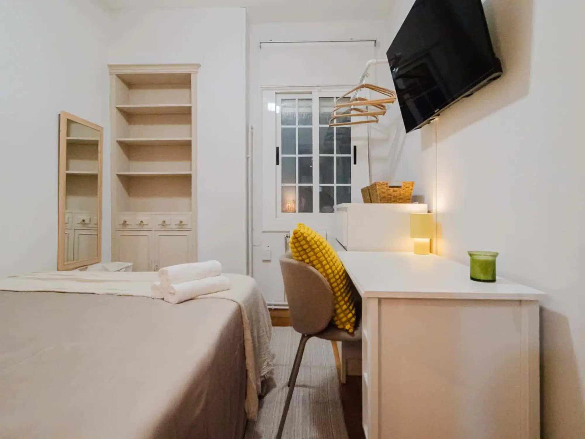 SPC 8028, Barcelona – #181551: Room in 5 Bedroom 2 Bathroom (Travessera De Les Corts)