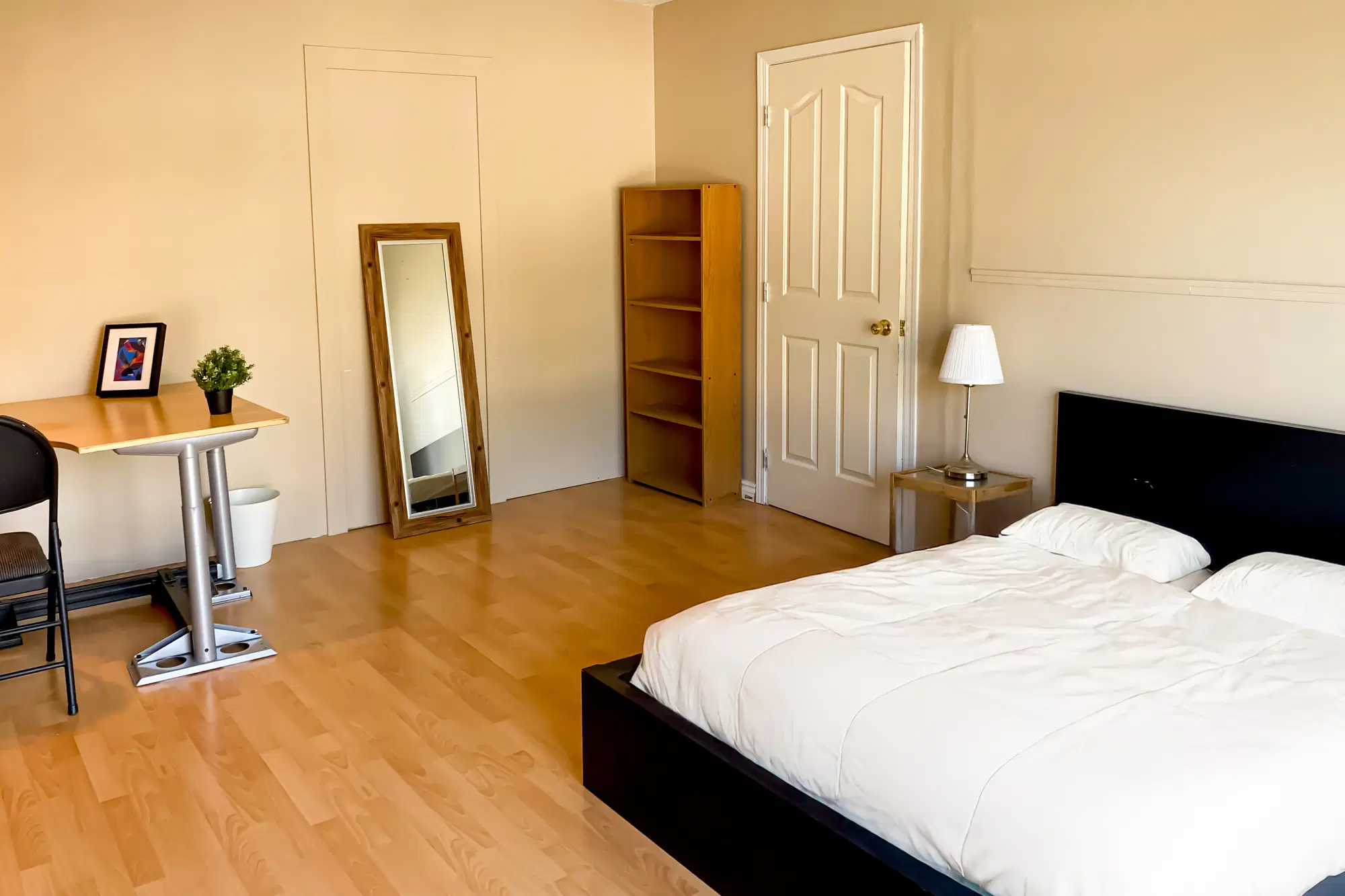 5784 Elsom Avenue, Burnaby – Lotus Room ( 1 Bed 1 Bath )