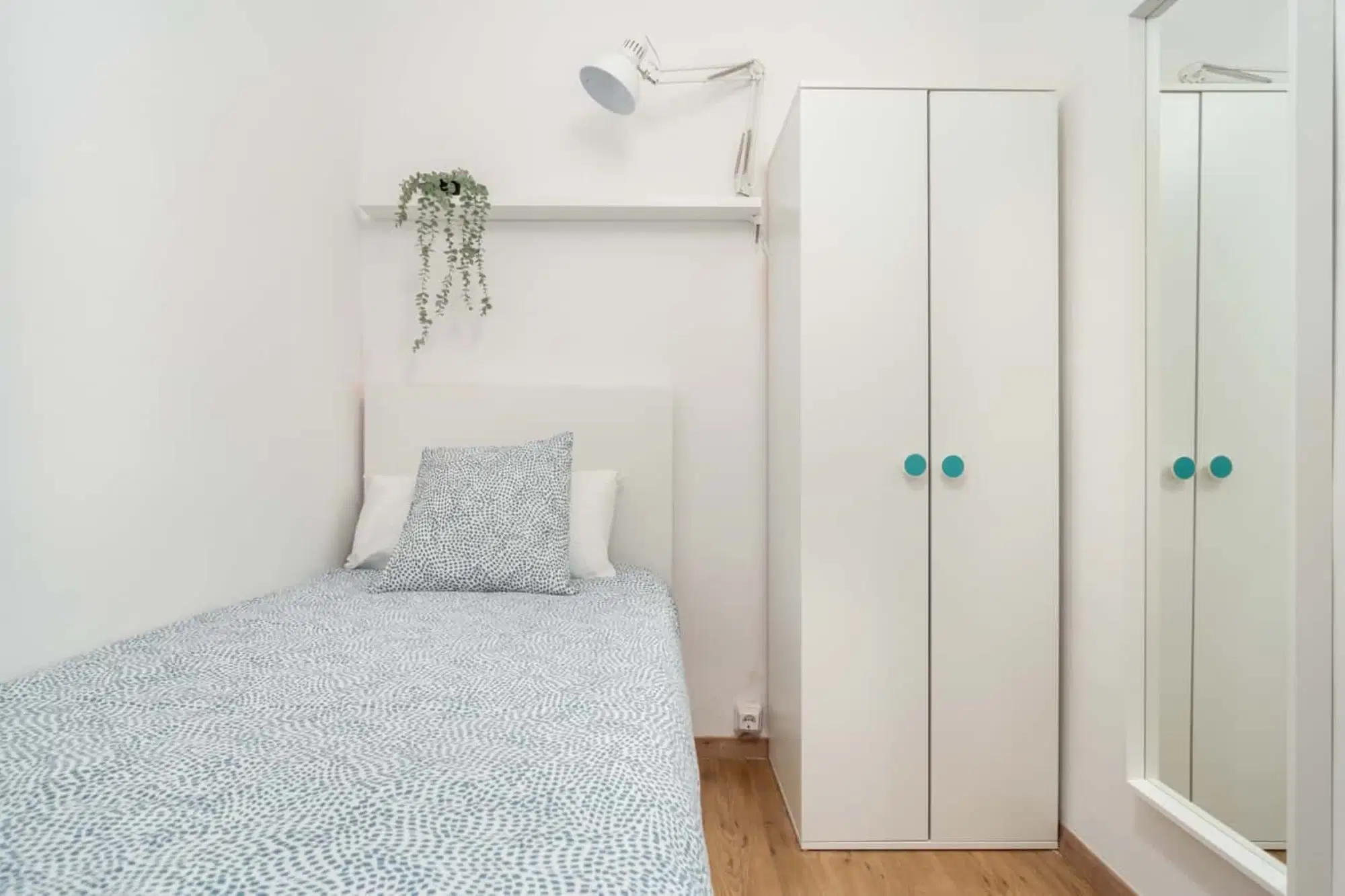 SPC 8025, Barcelona – #95339: Room in 4 Bedroom 1 Bathroom (Carrer De Còrsega)