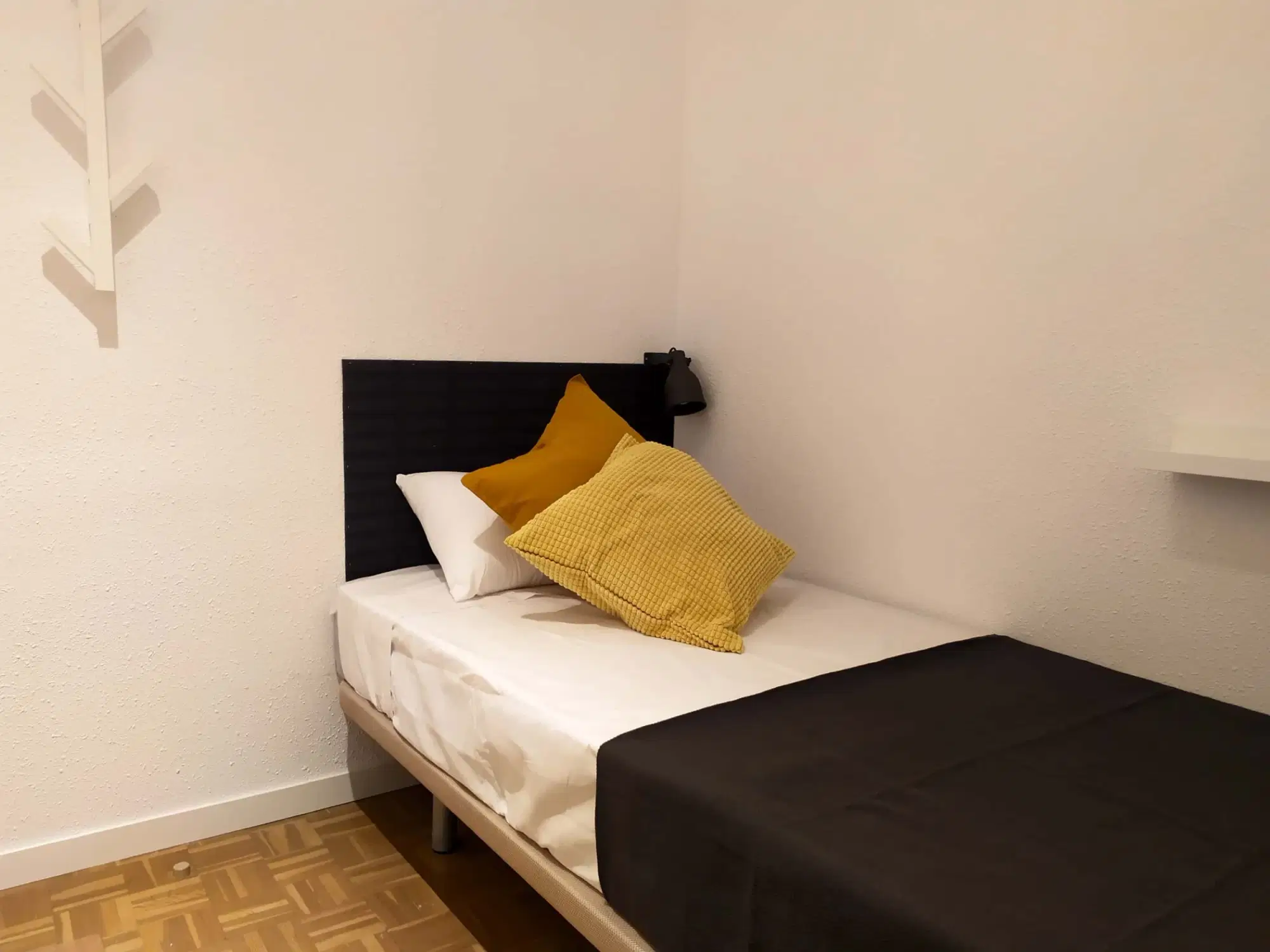 SPC 28011, Madrid – #130625: Room in 8 Bedroom 2 Bathroom (Avenida De Portugal)