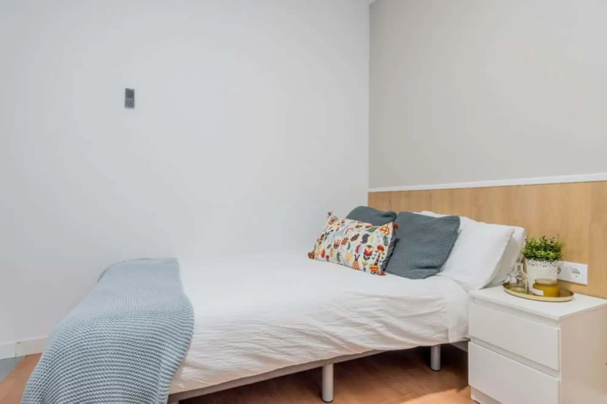 SPC 28028, Madrid – #92181: Room in 11 bedroom 4 Bathroom (Calle De Alejandro González)