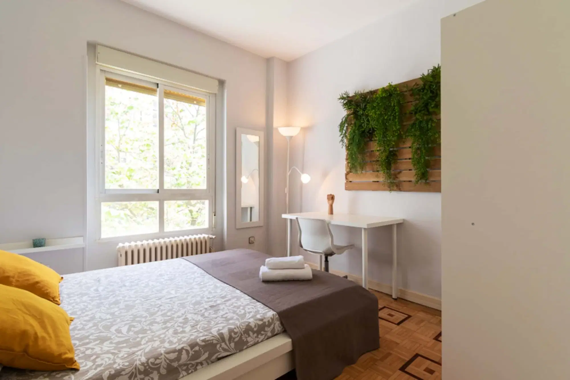 SPC 28028, Madrid – #87112: Room in 7 bedroom 2 Bathroom (Calle Del Conde De Vilches)