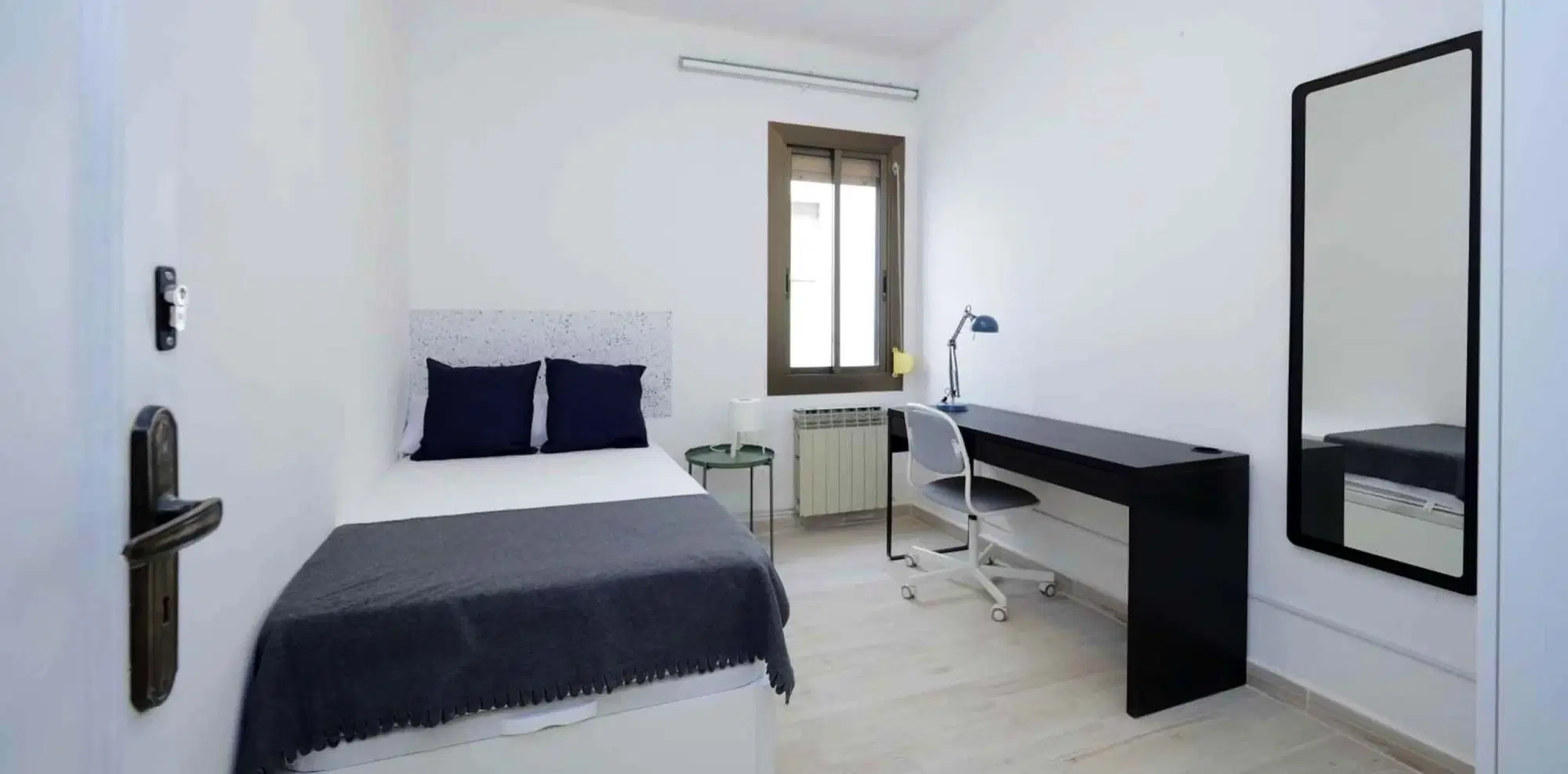 SPC 8025, Barcelona – #131385: Room in 5 Bedroom 1 Bathroom (Carrer De Rosalia De Castro)