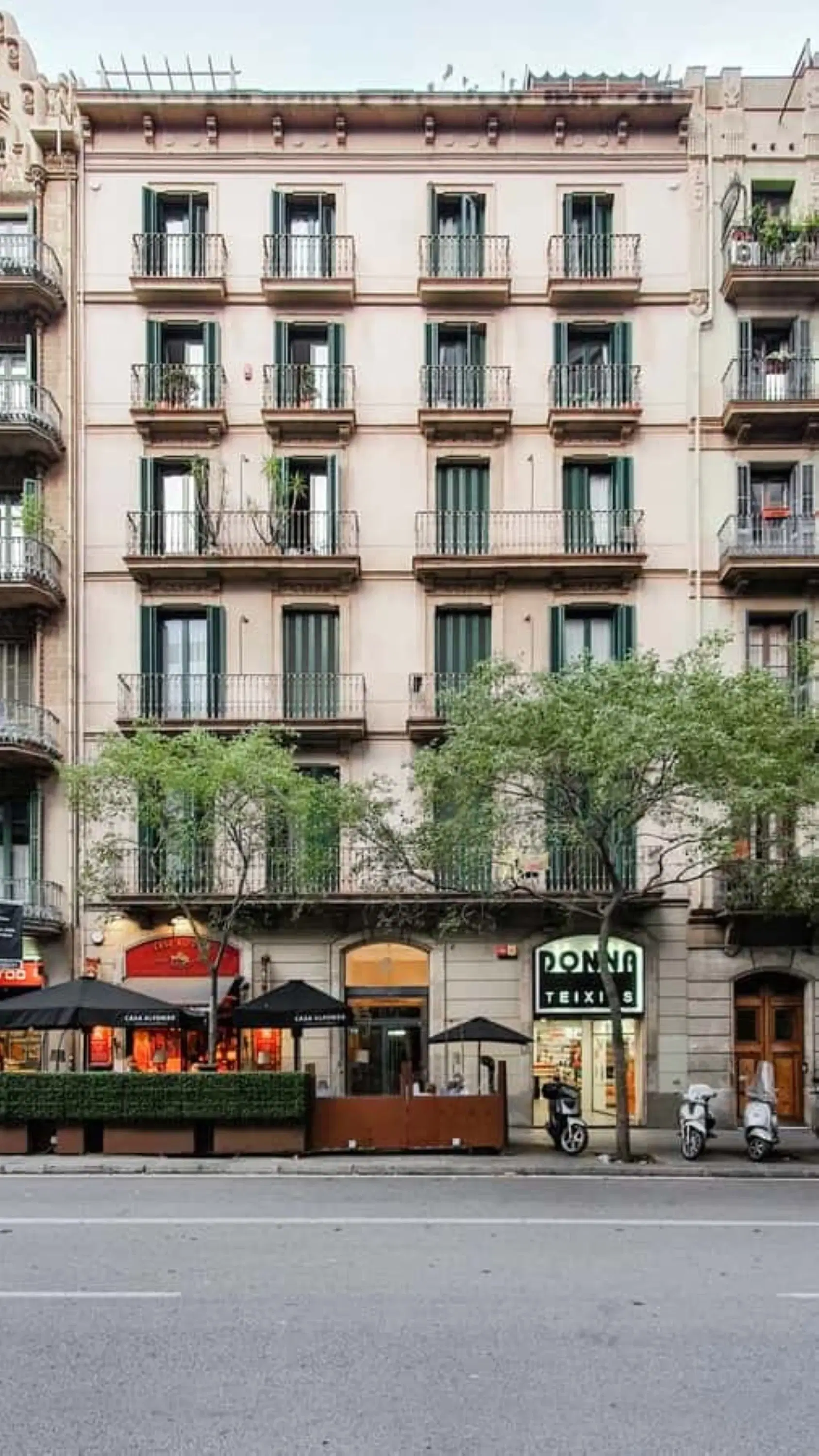 SPC 8010, Barcelona – Exterior