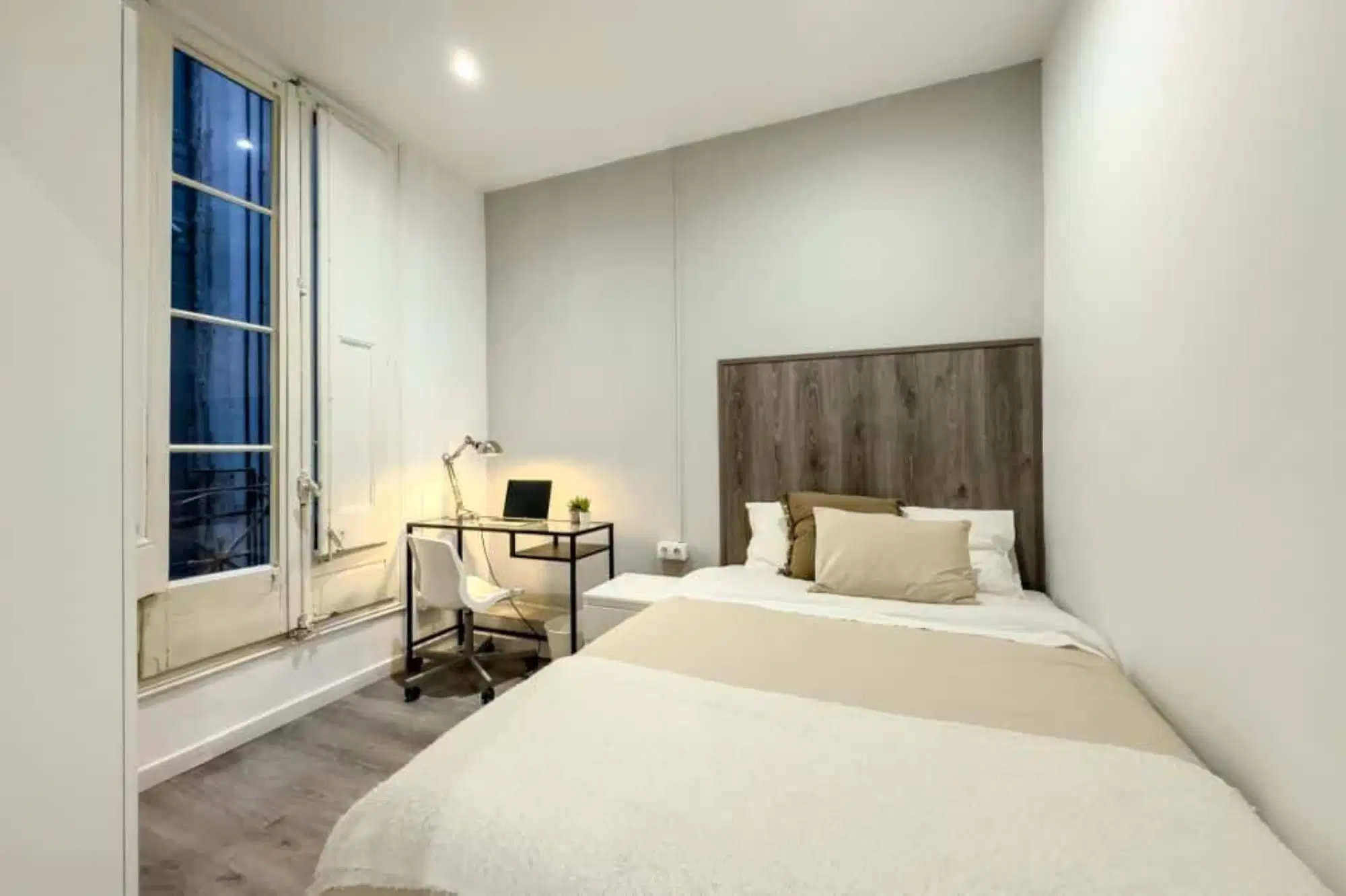SPC 8010, Barcelona – #13364: Room in 7 Bedroom 2 Bathroom (Carrer de Trafalgar)
