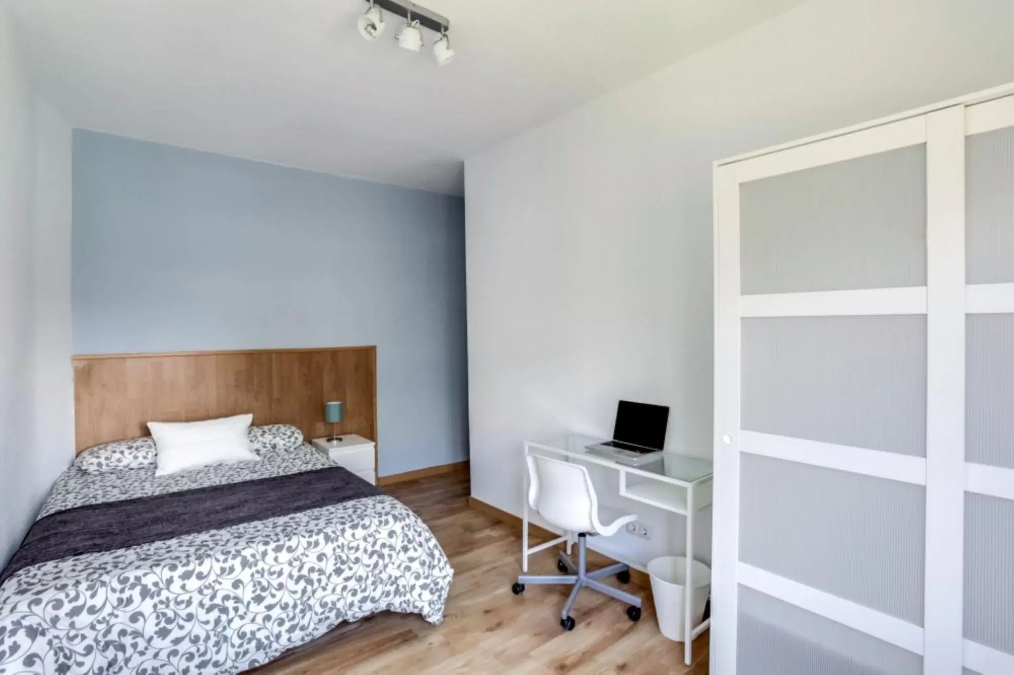 SPC 8010, Barcelona – #17457: Room in 8 Bedroom 3 Bathroom (Ronda de Sant Pere)