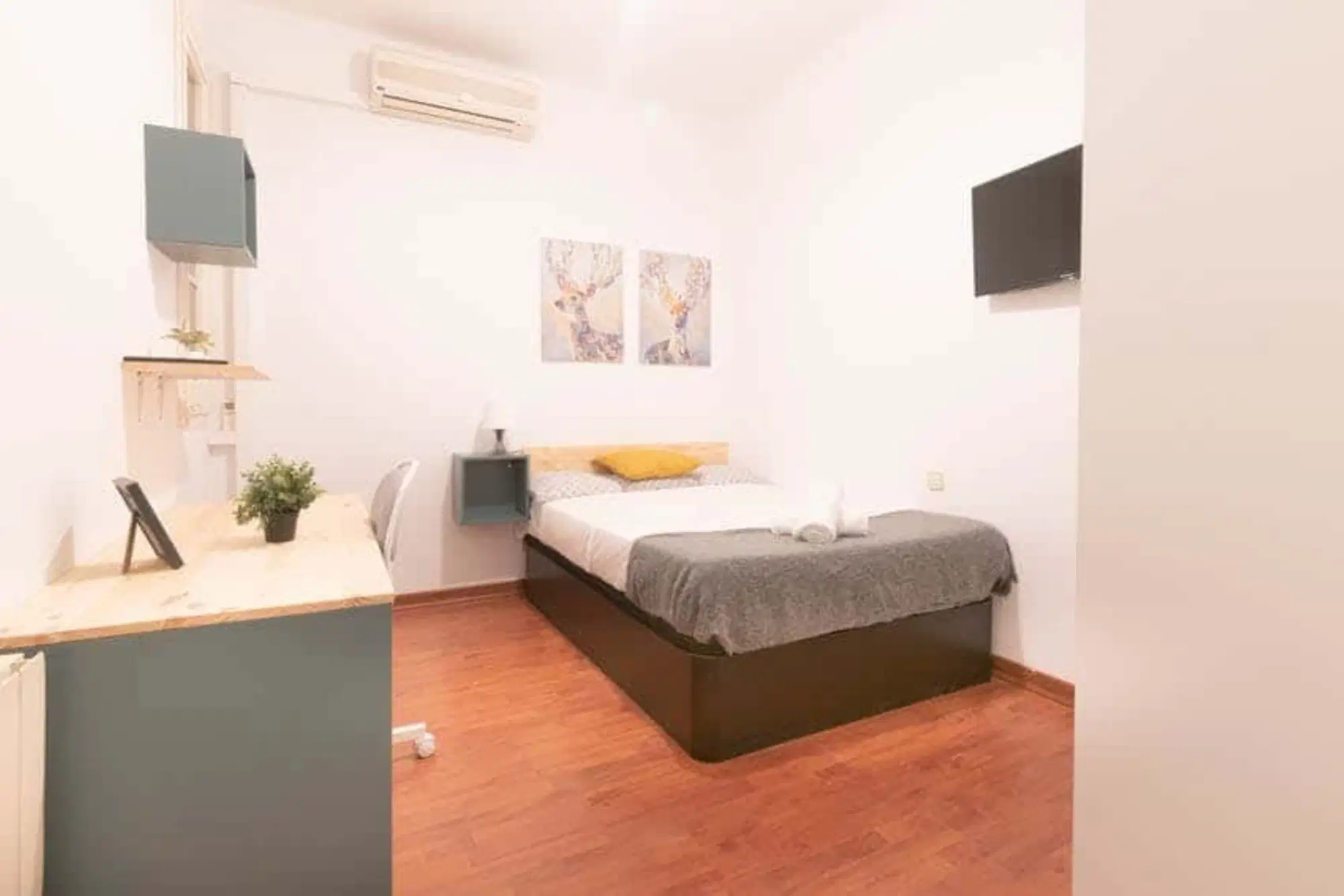 SPC 8010, Barcelona – #87077: Room in 5 Bedroom 3 Bathroom (Carrer de Casp)