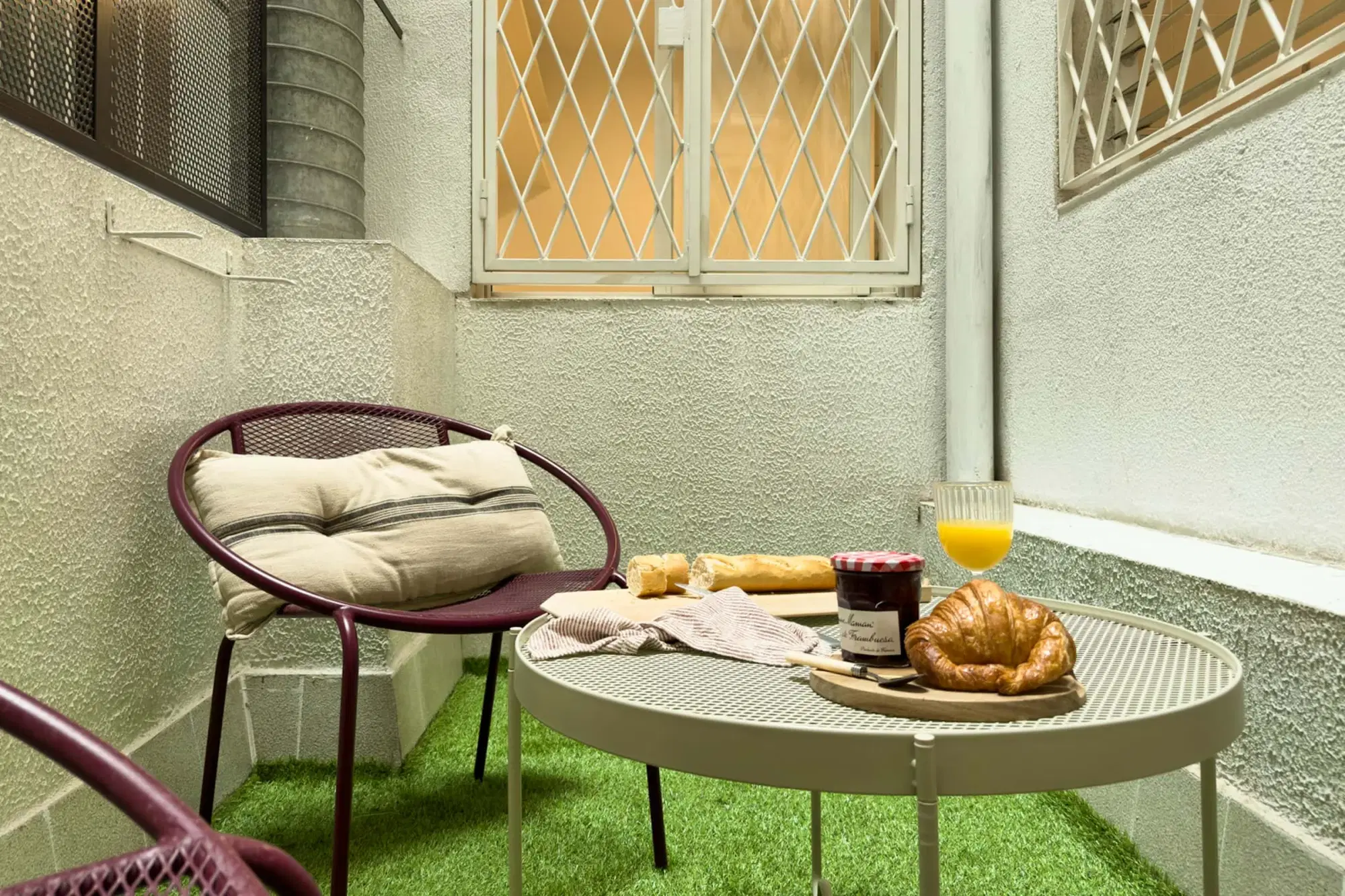 SPC 8021, Barcelona – Amenities