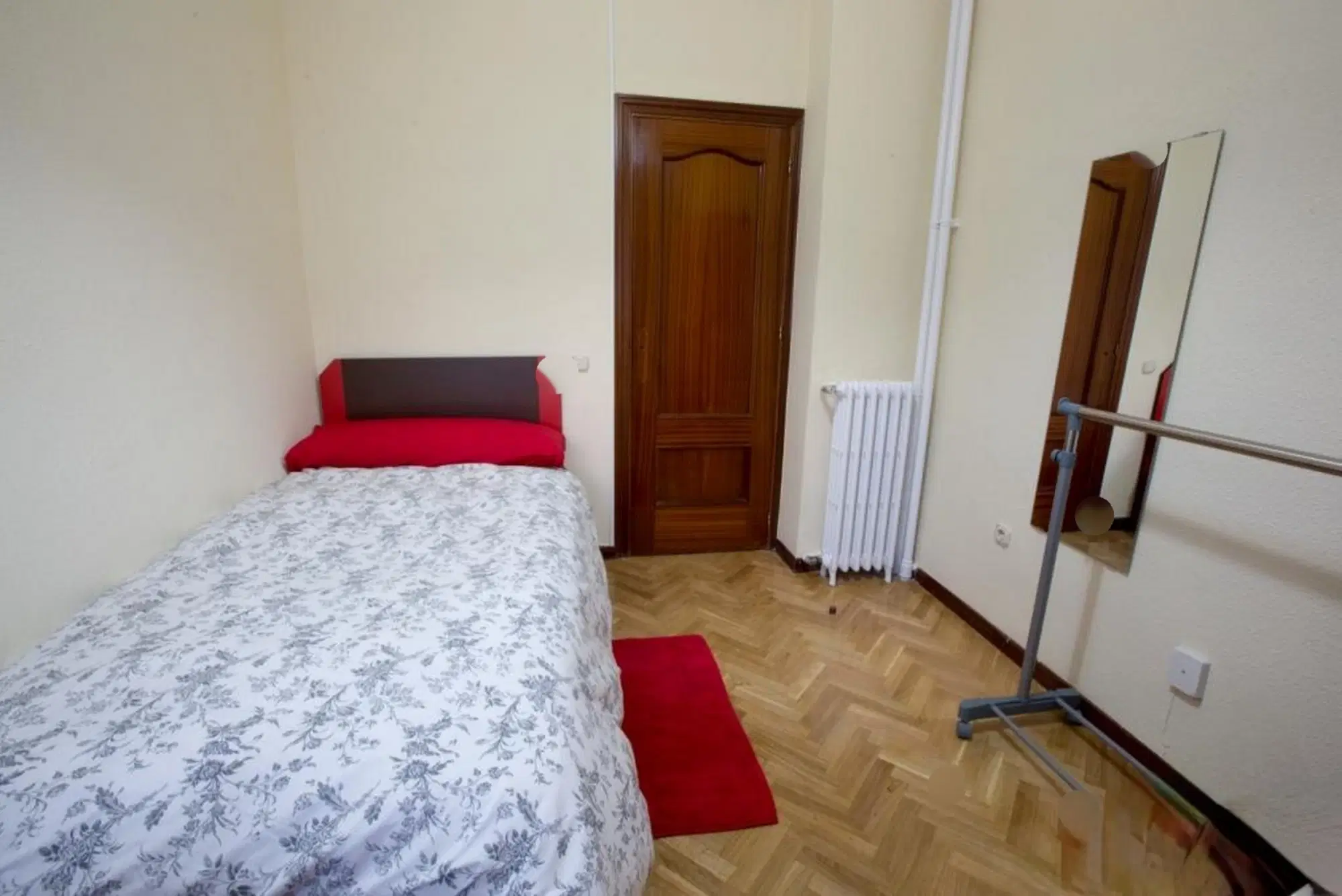 SPC 28007, Madrid – #72024: Room in 4 Bedroom 2 Bathroom (Calle de Granada)