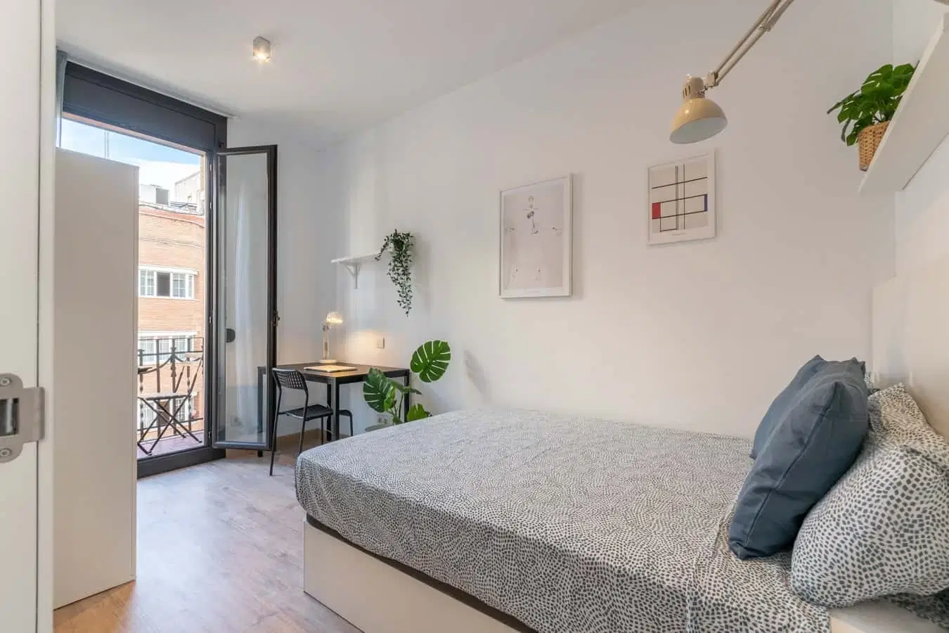 SPC 8021, Barcelona – #91042: Room in 4 Bedroom 1 Bathroom (Carrer de Muntaner)