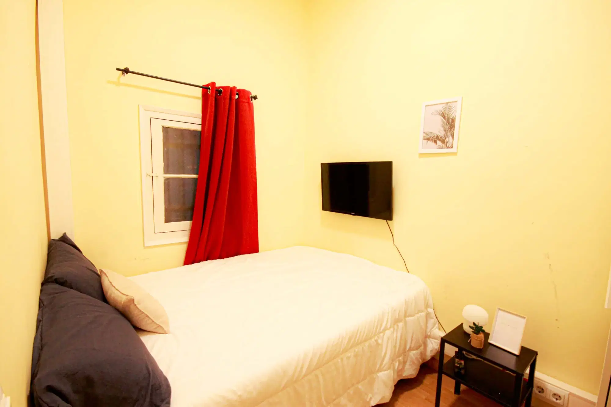 SPC 8036, Barcelona – #128875: Room in 7 Bedroom 1 Bathroom (Calle De Aribau)