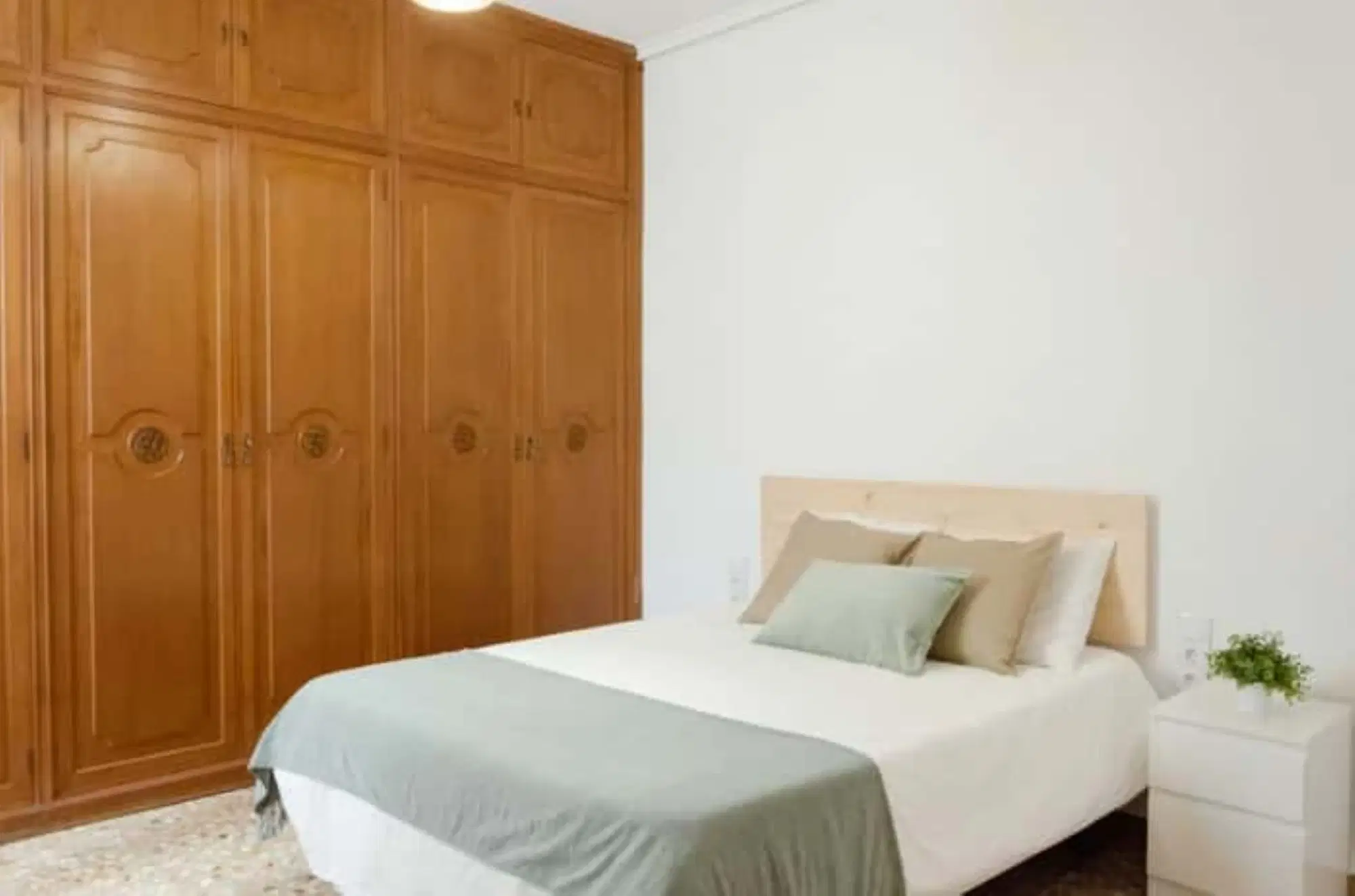 SPC 46020, Valencia – #17553: Room in 6 Bedroom 2 Bathroom (Carrer De Dolores Marqués)