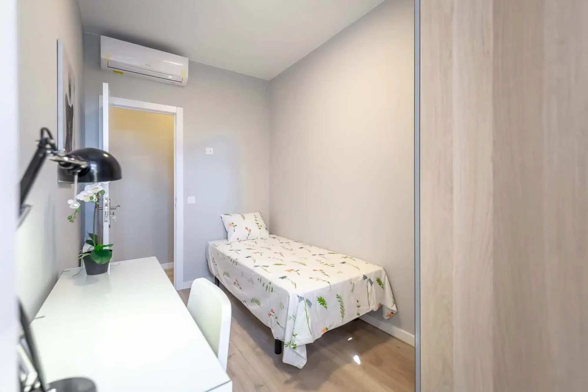 SPC 28038, Madrid – #112603: Room in 14 Bedroom 6 Bathroom (Calle Del Puerto Canfranc)