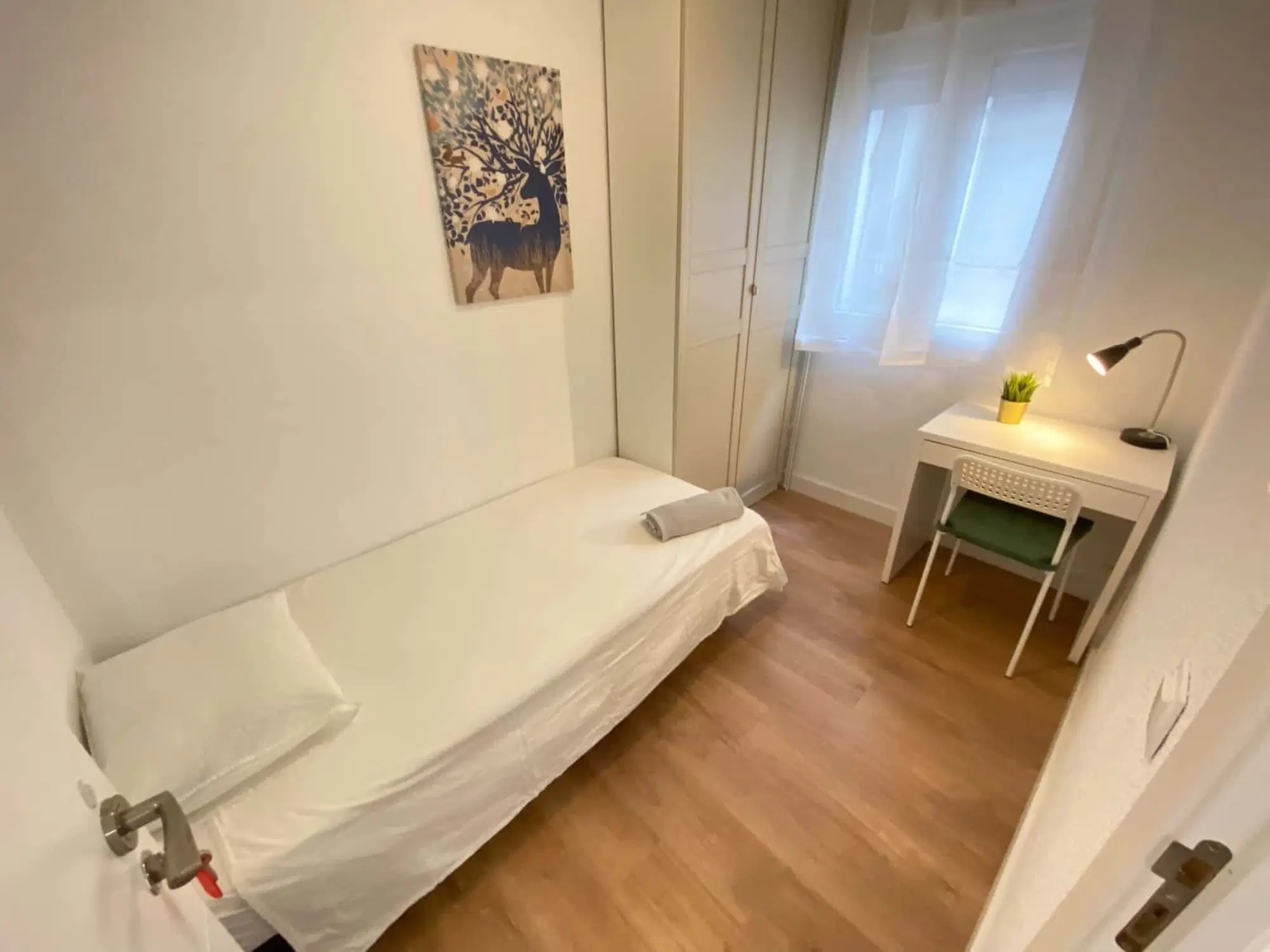 SPC 28038, Madrid – #155944: Room in 6 Bedroom 2 Bathroom (Avenida De La Albufera)