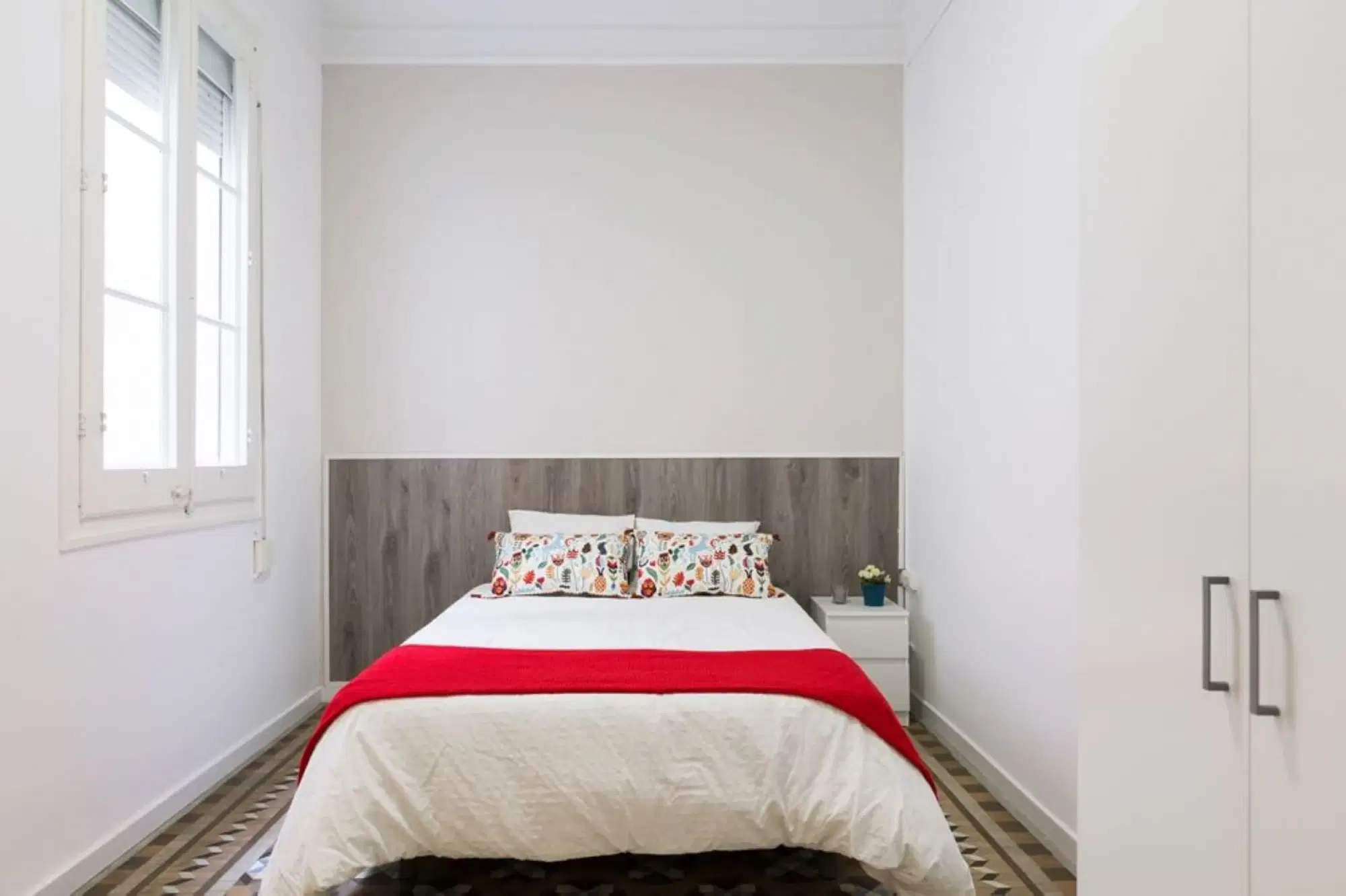 SPC 8007, Barcelona – #13373: Room in 5 Bedroom 2 Bathroom (Carrer De Balmes)
