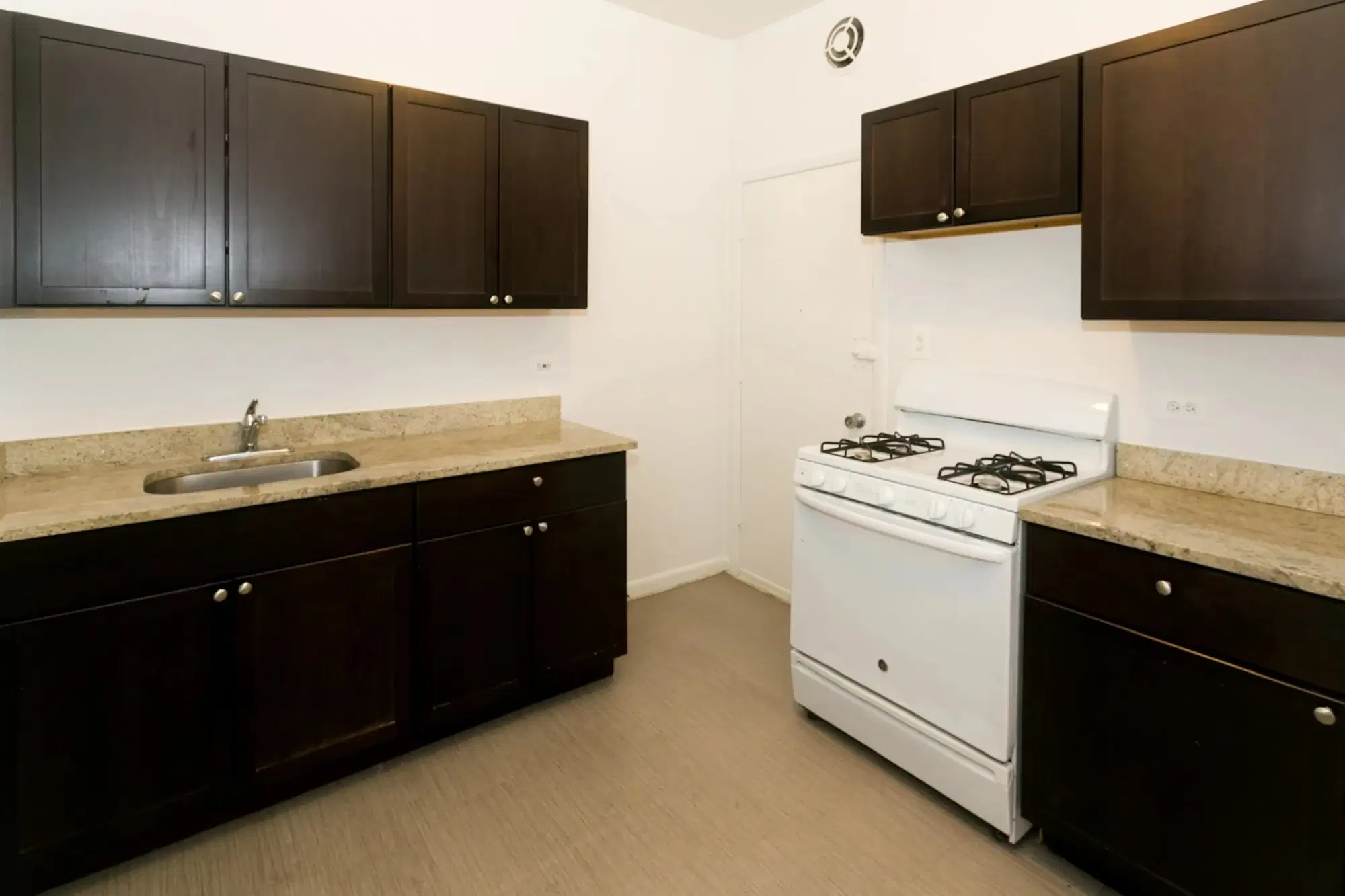 Harper Court, Chicago – Kitchen