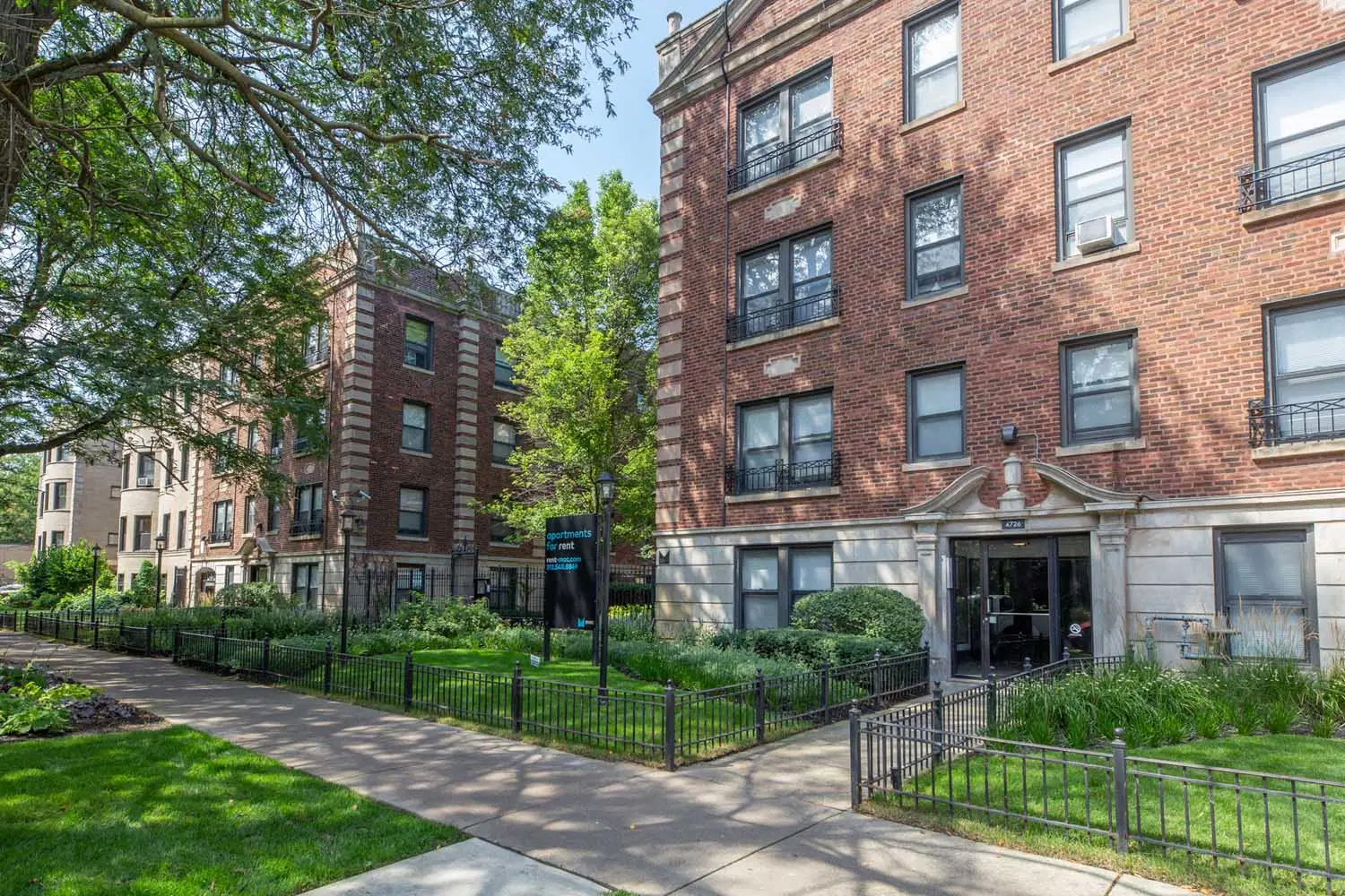 Woodlawn Terrace, Chicago – Exterior