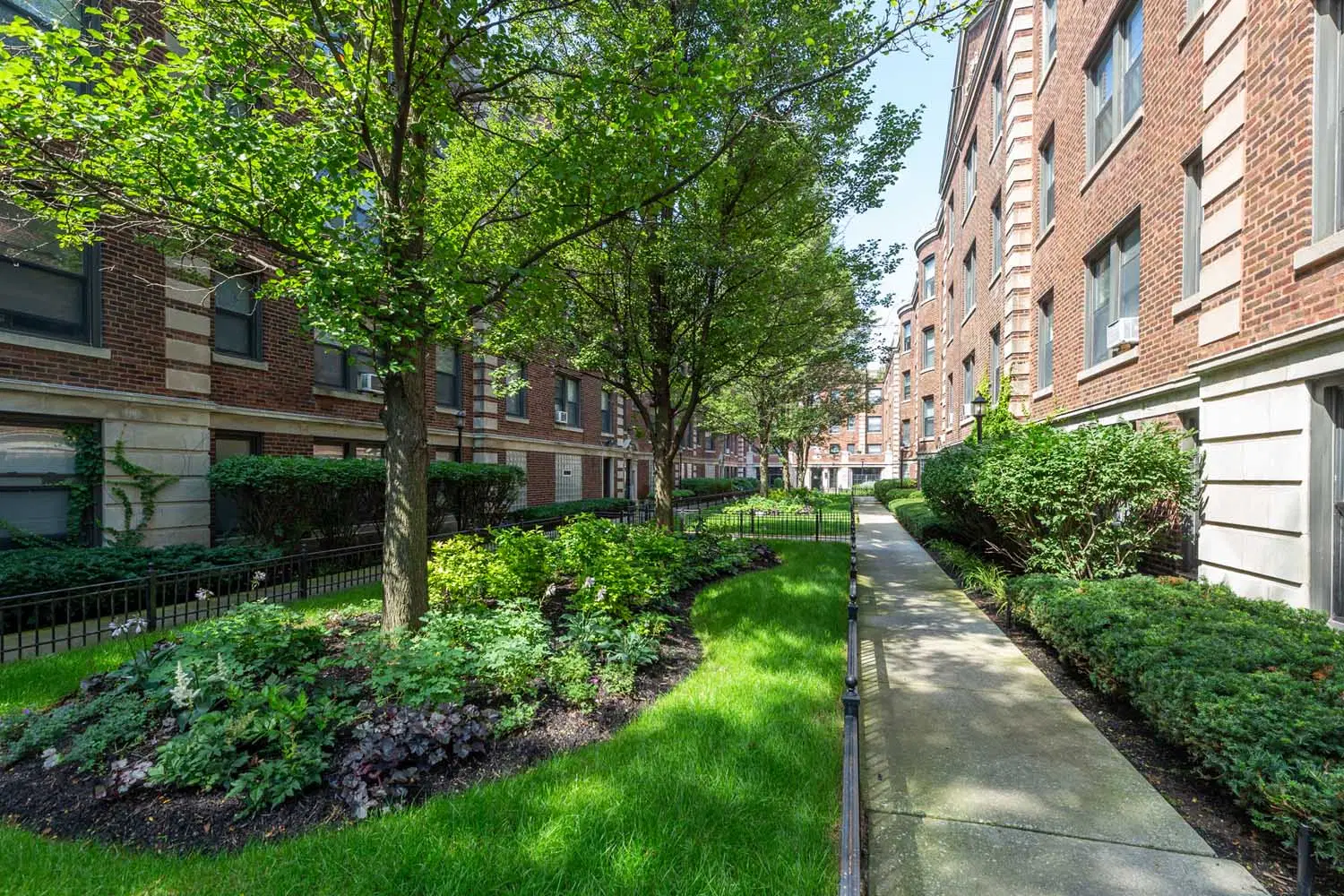 Woodlawn Terrace, Chicago – Exterior