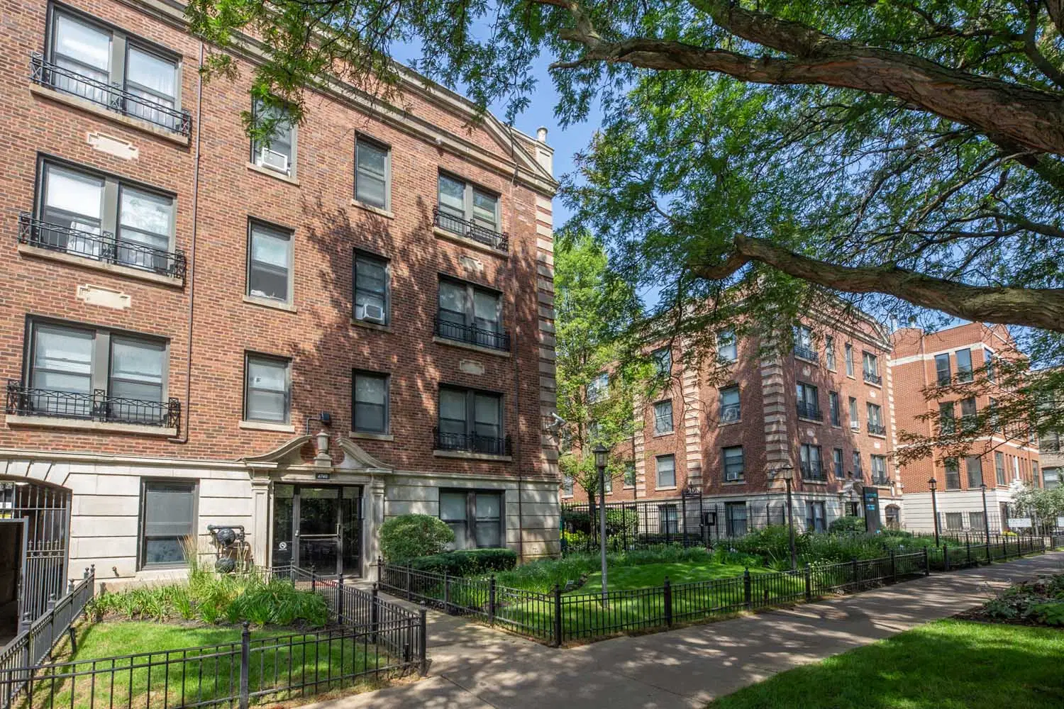 Woodlawn Terrace, Chicago – Exterior
