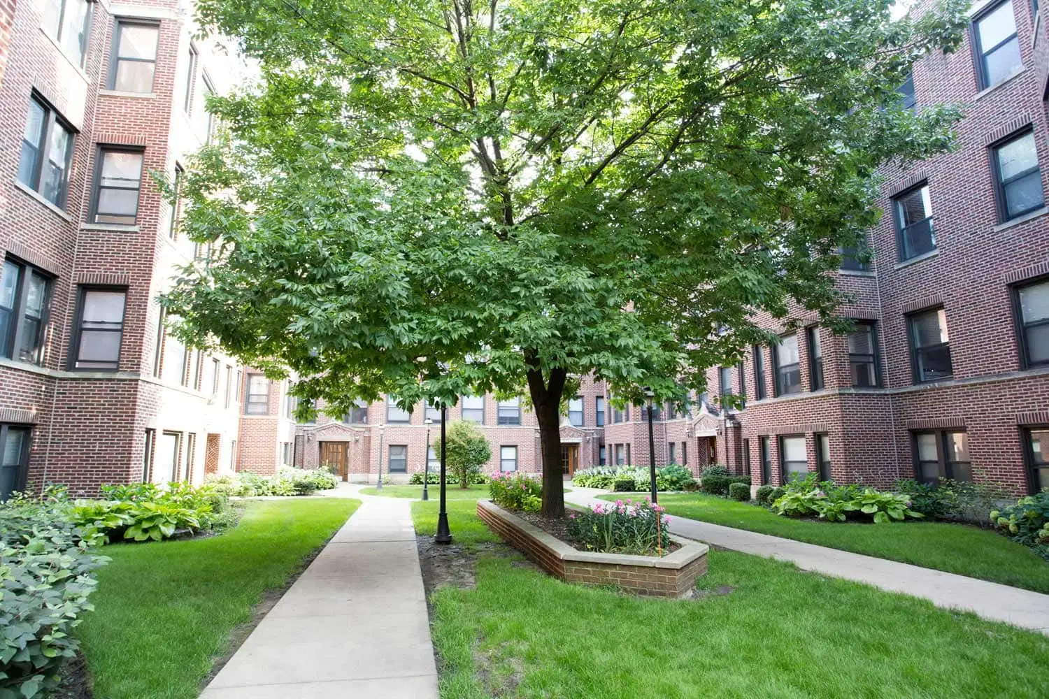 1101 E. Hyde Park Boulevard, Chicago – Exterior