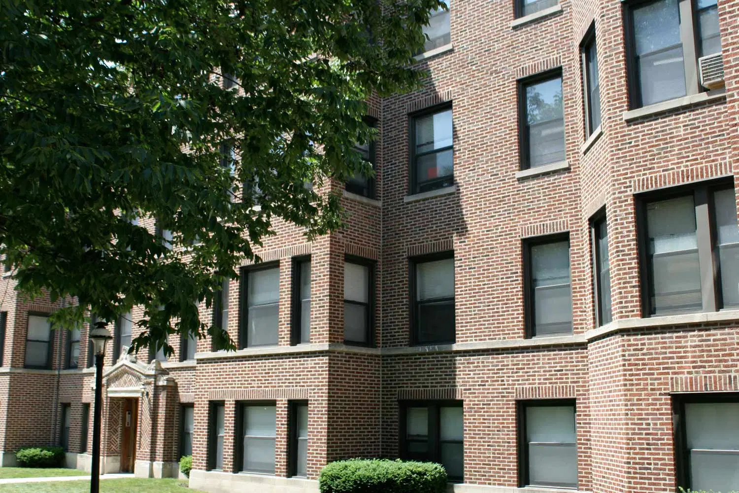 1101 E. Hyde Park Boulevard, Chicago – Exterior
