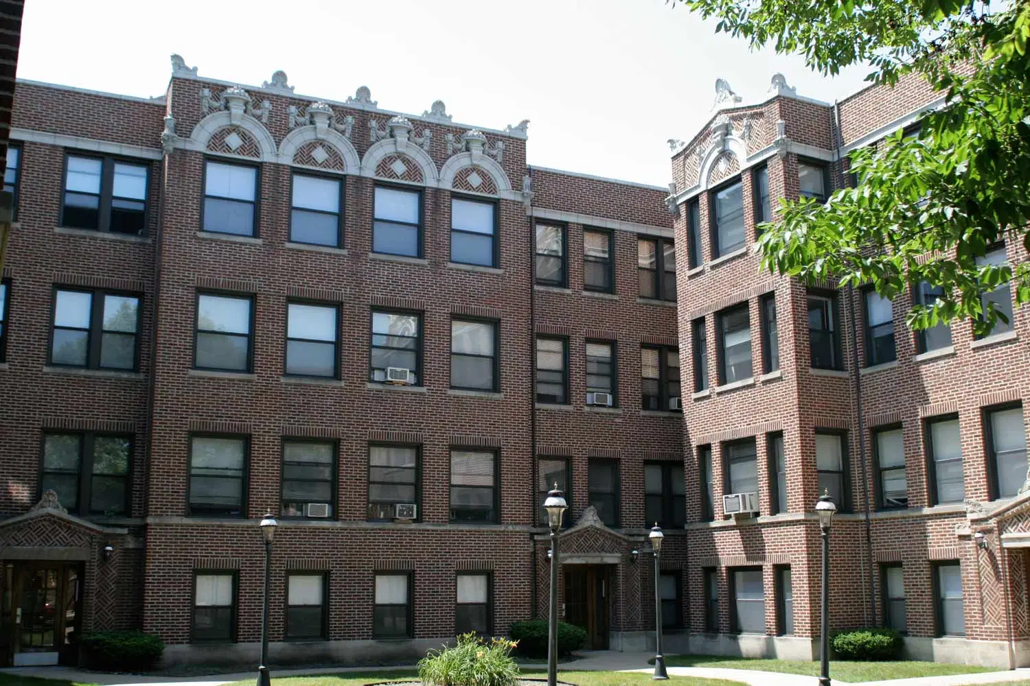 1101 E. Hyde Park Boulevard, Chicago – Exterior