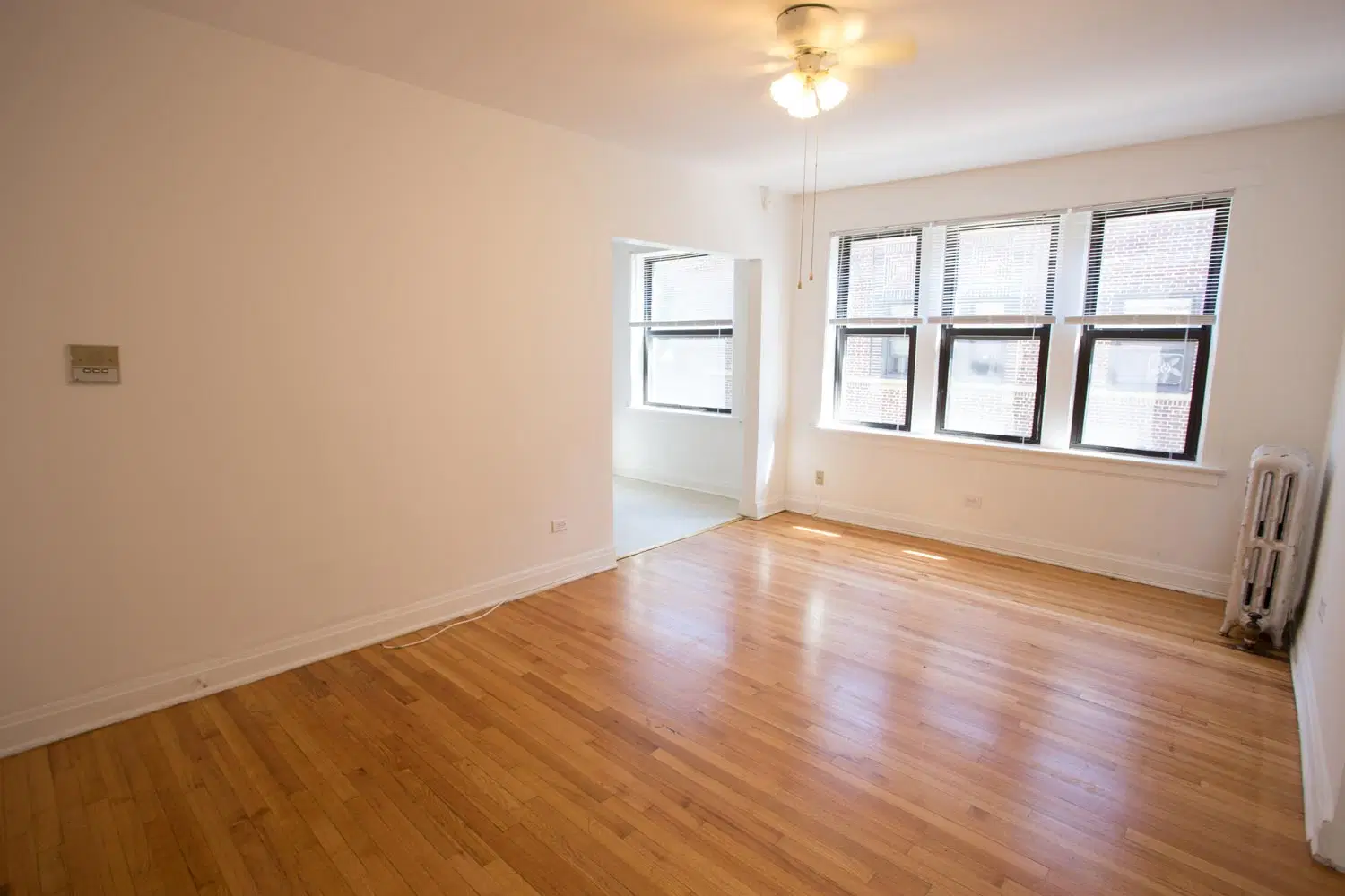 Ellis Court, Chicago – Room