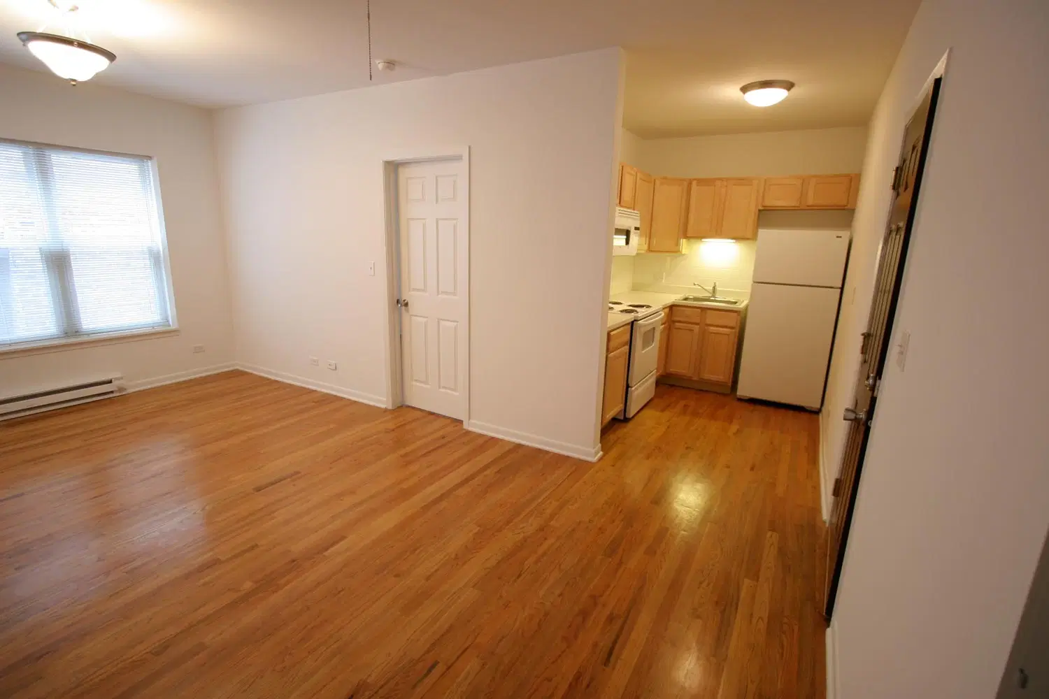 Ellis Court, Chicago – Room