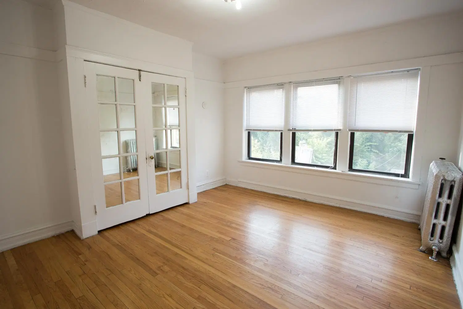 5202-5210 S. Cornell Avenue, Chicago – 1 Bedroom 1 Bathroom