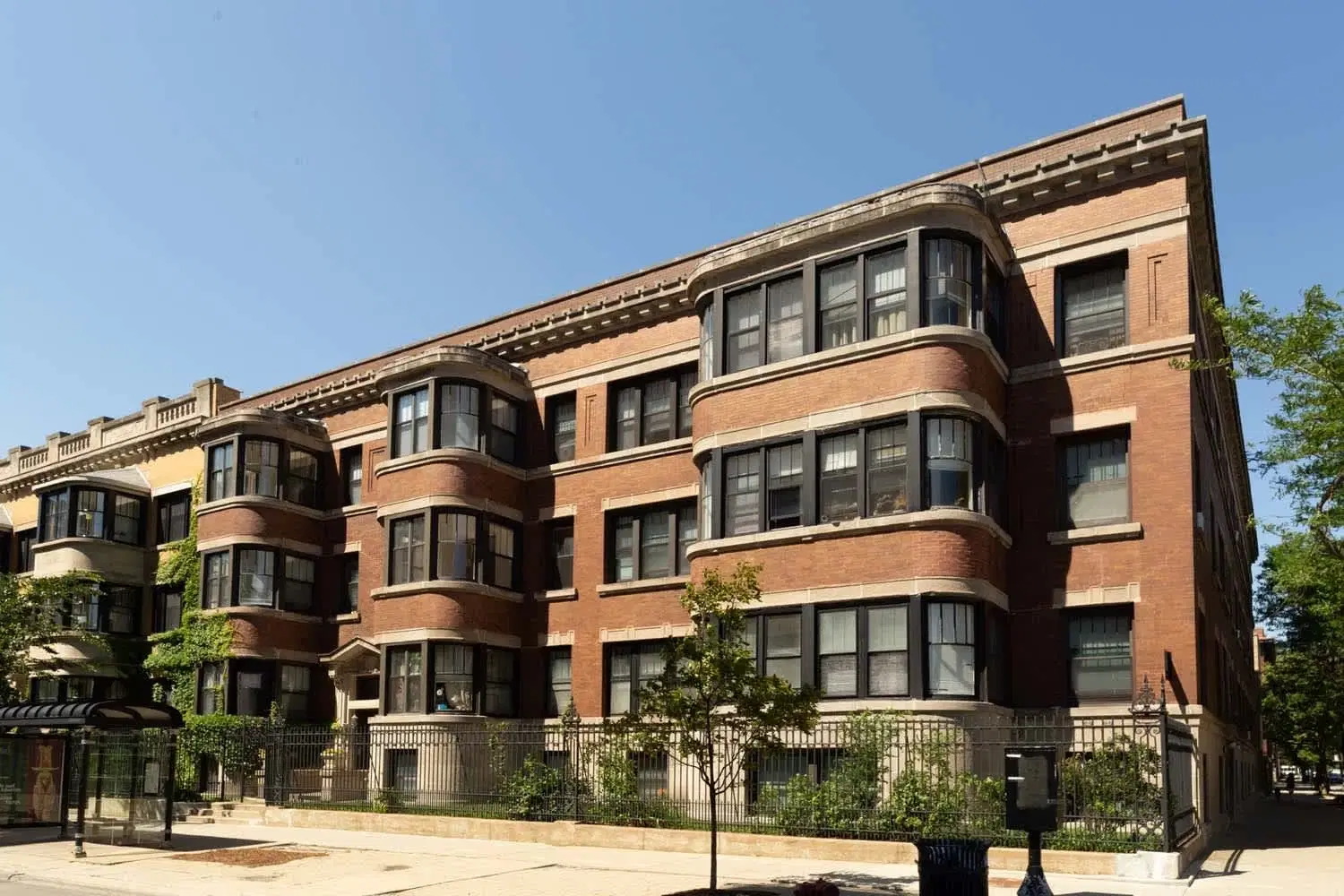 5300-5308 S. Hyde Park Boulevard, Chicago – Exterior