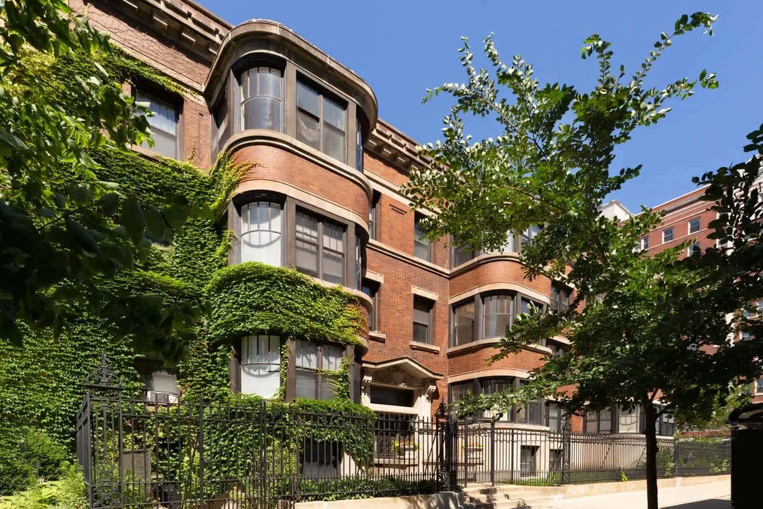 5300-5308 S. Hyde Park Boulevard, Chicago – Exterior