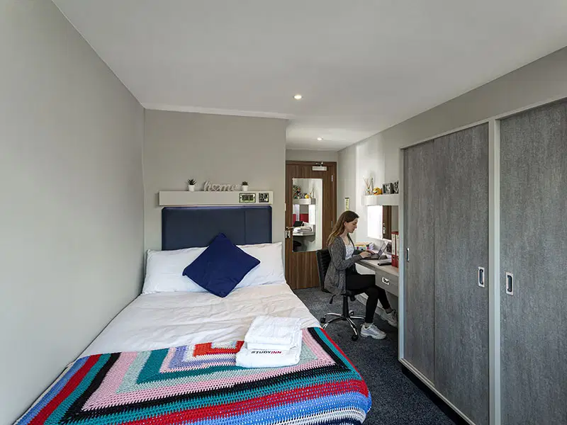 Walnut Gardens, Exeter – Platinum Plus En-suite Serviced Apartment